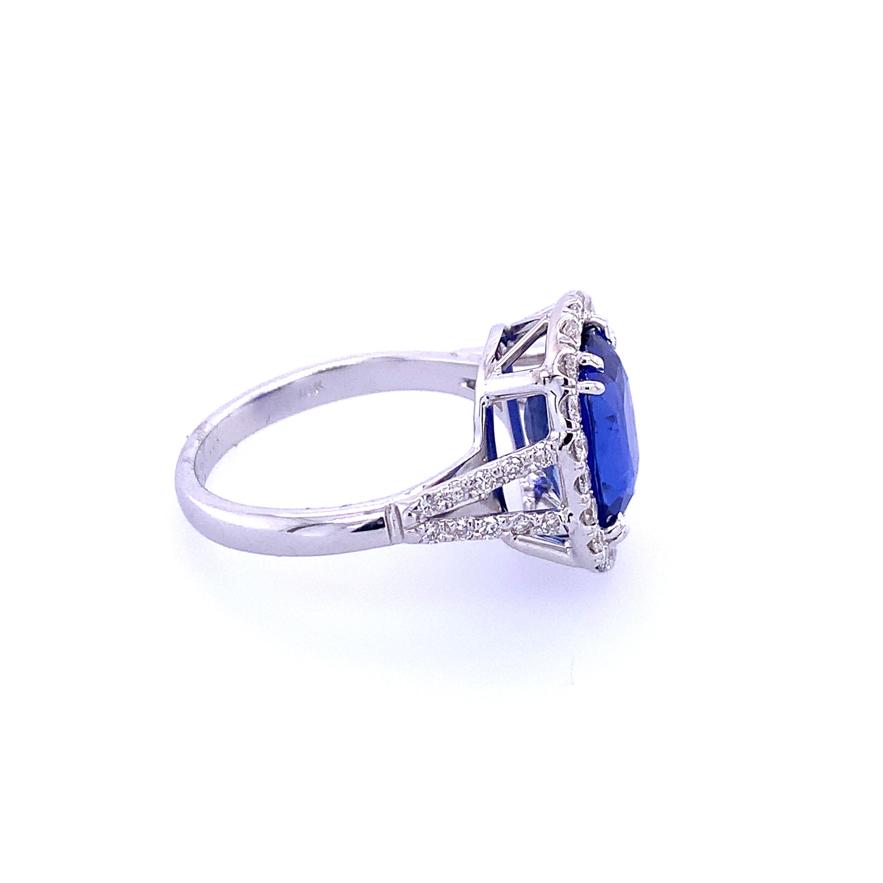 Oval Cut 5.17 Carat Oval Sapphire and Diamond Gold Contemporary Ring For Sale