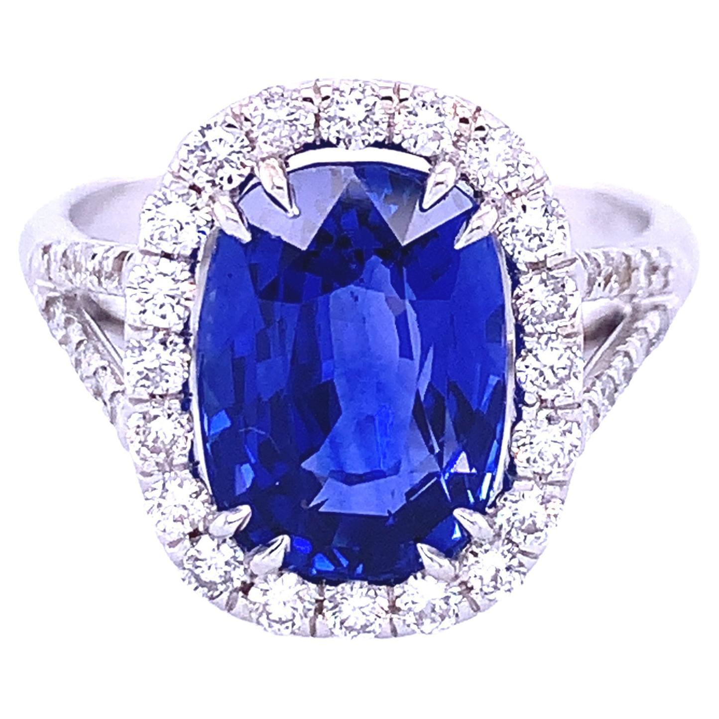 5.17 Carat Oval Sapphire and Diamond Gold Contemporary Ring For Sale