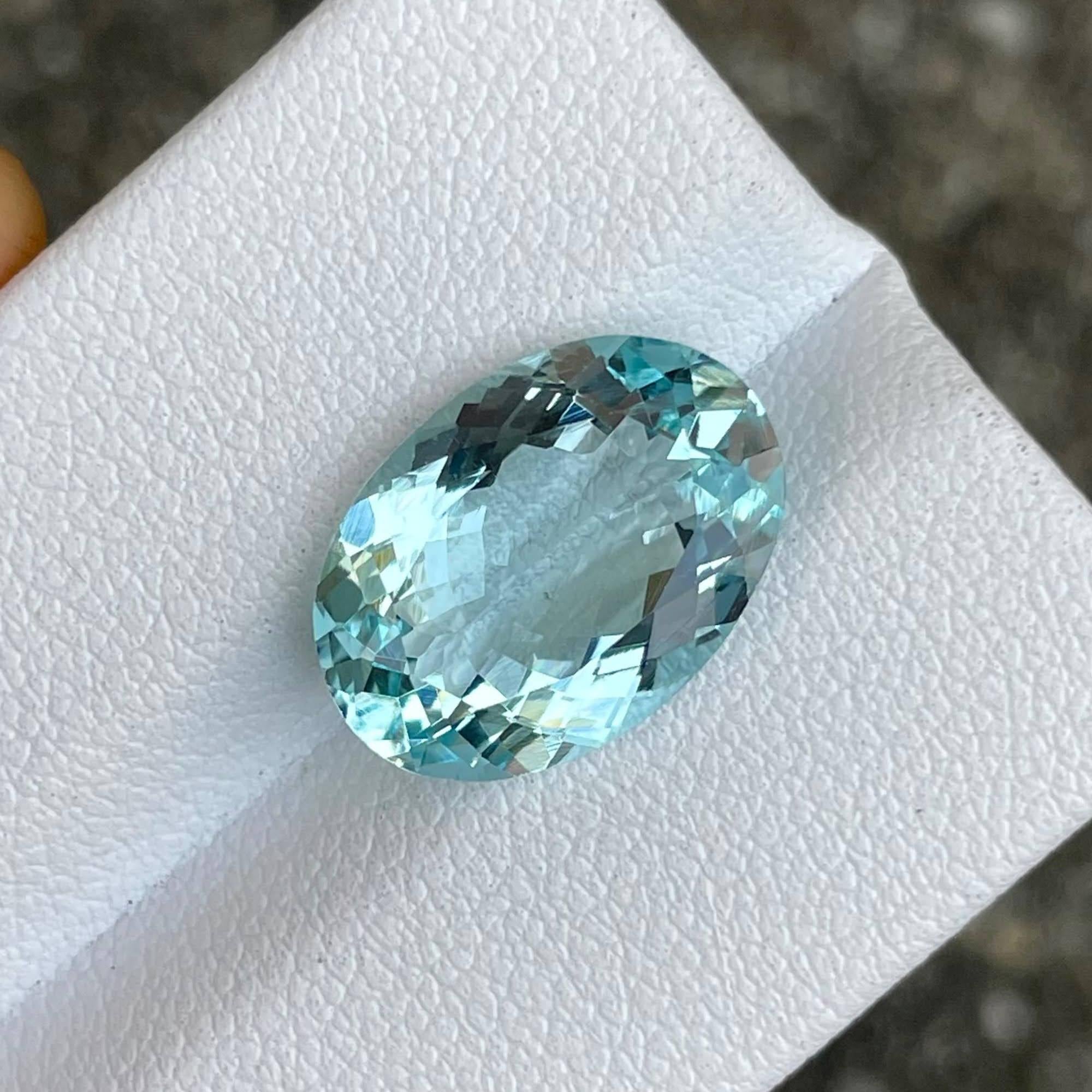 Modern 5.17 carats Blue Aquamarine Stone Oval Cut Natural African Gemstone For Sale
