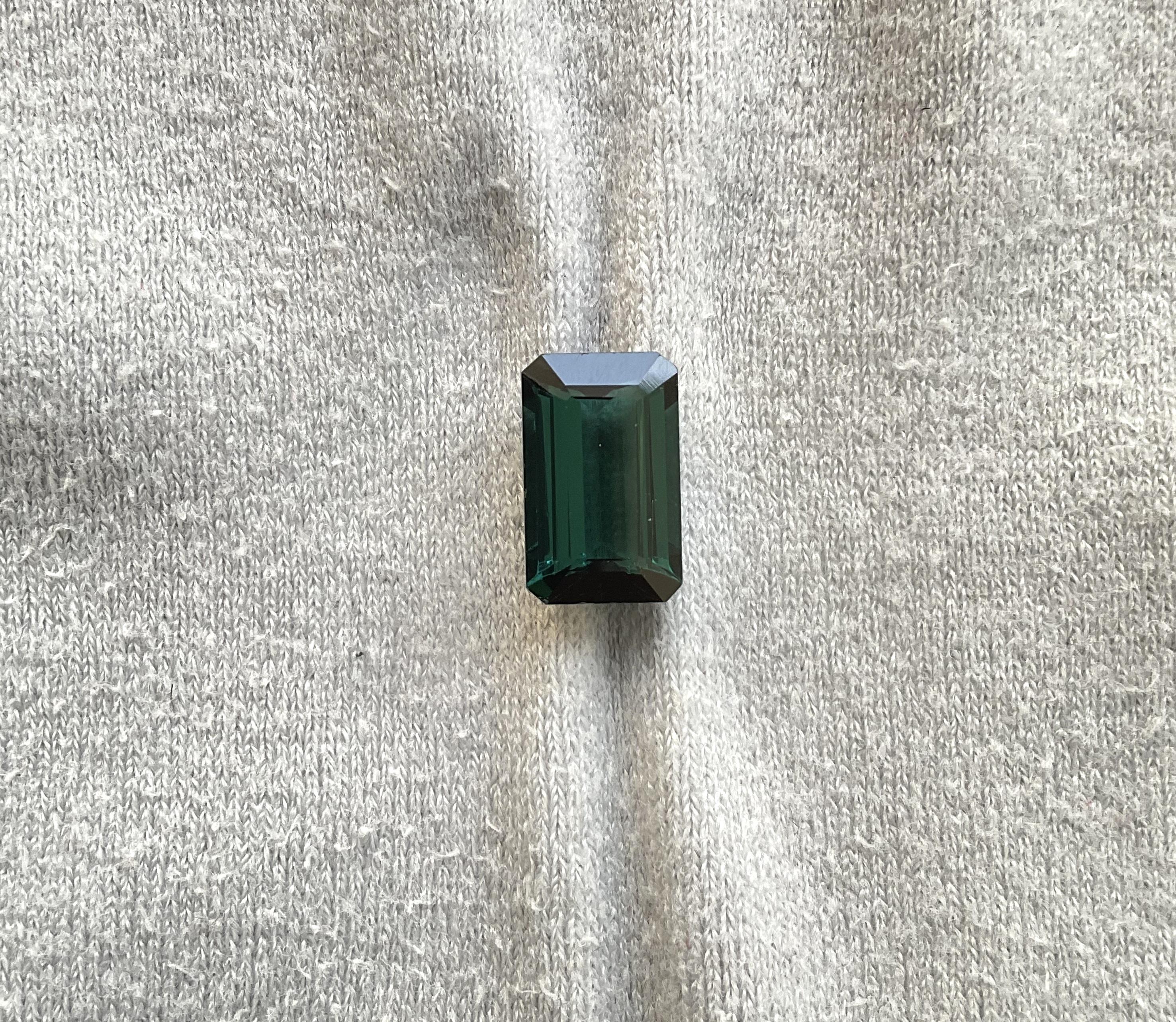 5.17 Karat grüner Turmalin achteckig facettiert geschliffener Stein Top Qualität Natürlicher Edelstein

Edelstein - Turmalin
Gewicht - 5,17 Karat
Form - Achteck
Größe -  13x8x5.5 MM
Stücke - 1