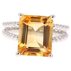 Anillo de cóctel de oro blanco con cuarzo citrino talla esmeralda de 5,18 quilates