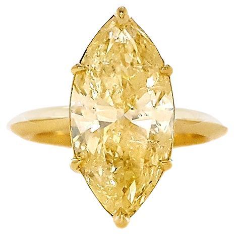 Bague de fiançailles en or 18 carats avec diamant jaune fantaisie de 5,18 carats de taille marquise, rapport GIA en vente