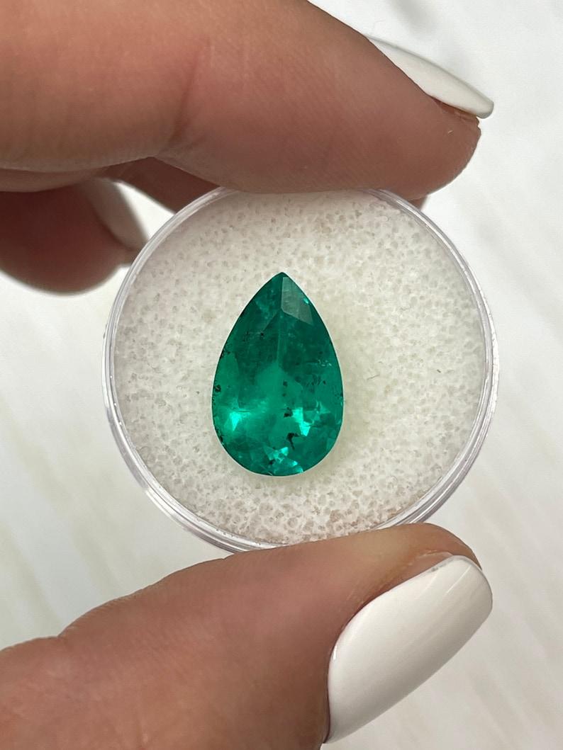 De las mujeres Esmeralda colombiana pecosa de 5,18 quilates - Lágrima talla pera Piedra de nacimiento de mayo Gemston en venta