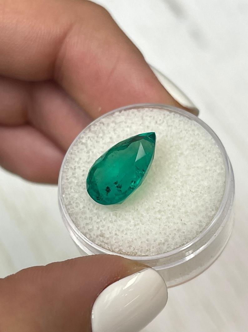 Esmeralda colombiana pecosa de 5,18 quilates - Lágrima talla pera Piedra de nacimiento de mayo Gemston en venta 1