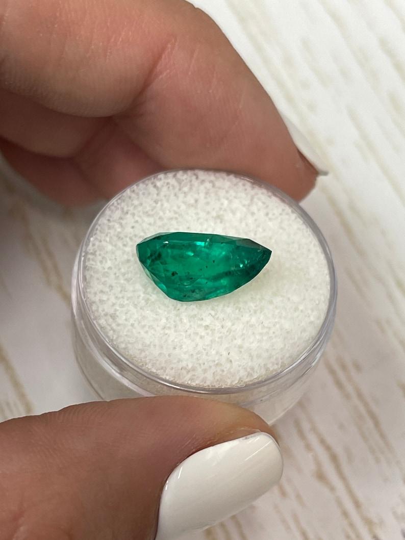 Esmeralda colombiana pecosa de 5,18 quilates - Lágrima talla pera Piedra de nacimiento de mayo Gemston en venta 2
