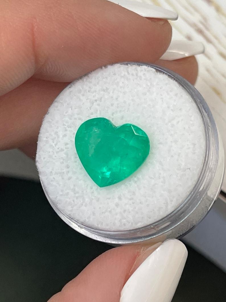 Modern 5.18 Carat Heart-Cut Colombian Emerald  Intense Green 12x10 Loose Gemstone For Sale