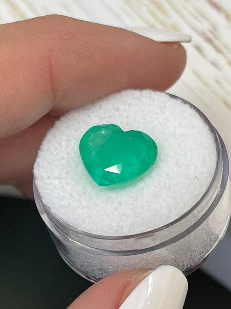 Emerald Cut 5.18 Carat Heart-Cut Colombian Emerald  Intense Green 12x10 Loose Gemstone For Sale