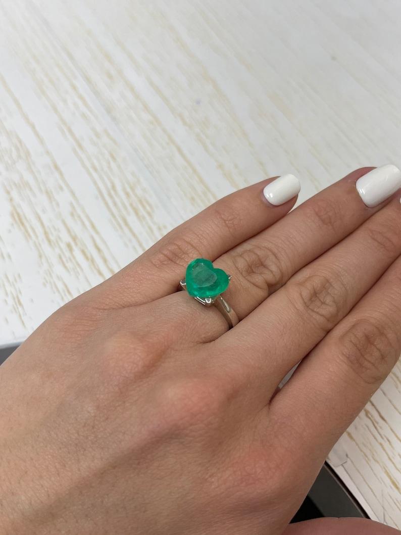 5.18 Carat Heart-Cut Colombian Emerald  Intense Green 12x10 Loose Gemstone For Sale 2