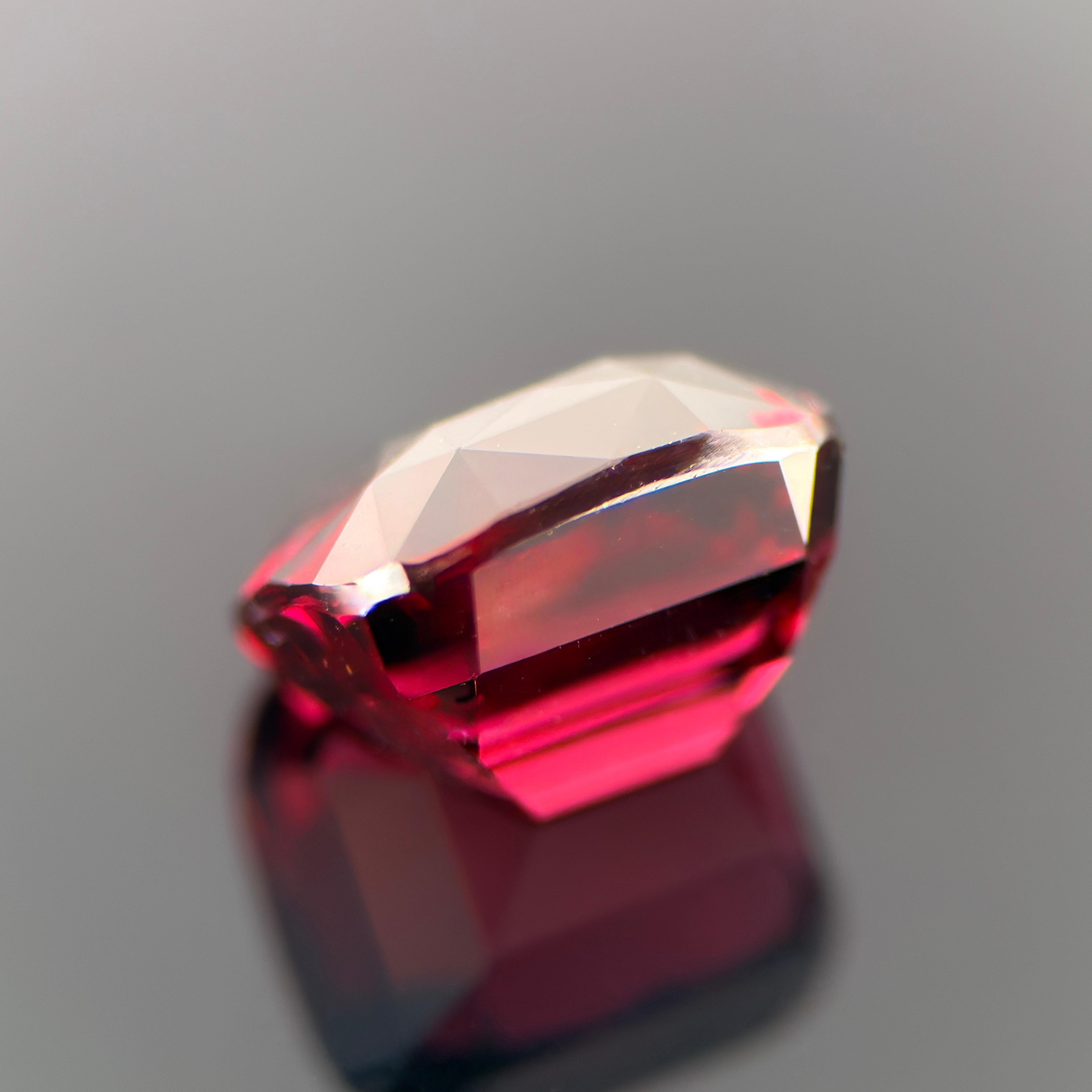 Grenat naturel de 5,18 carats - taille coussin rouge foncé avec un feu intense en vente 6