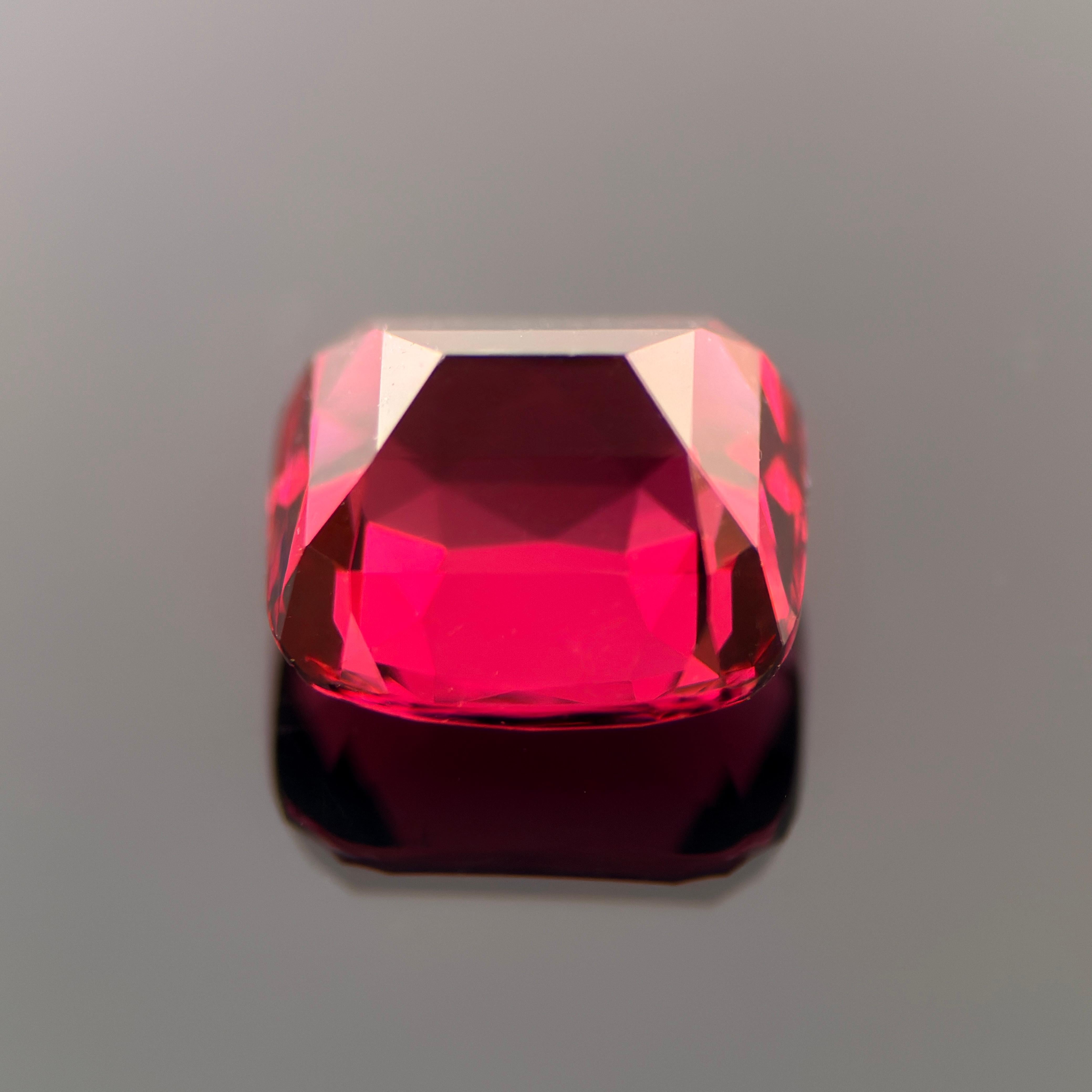 Grenat naturel de 5,18 carats - taille coussin rouge foncé avec un feu intense en vente 7