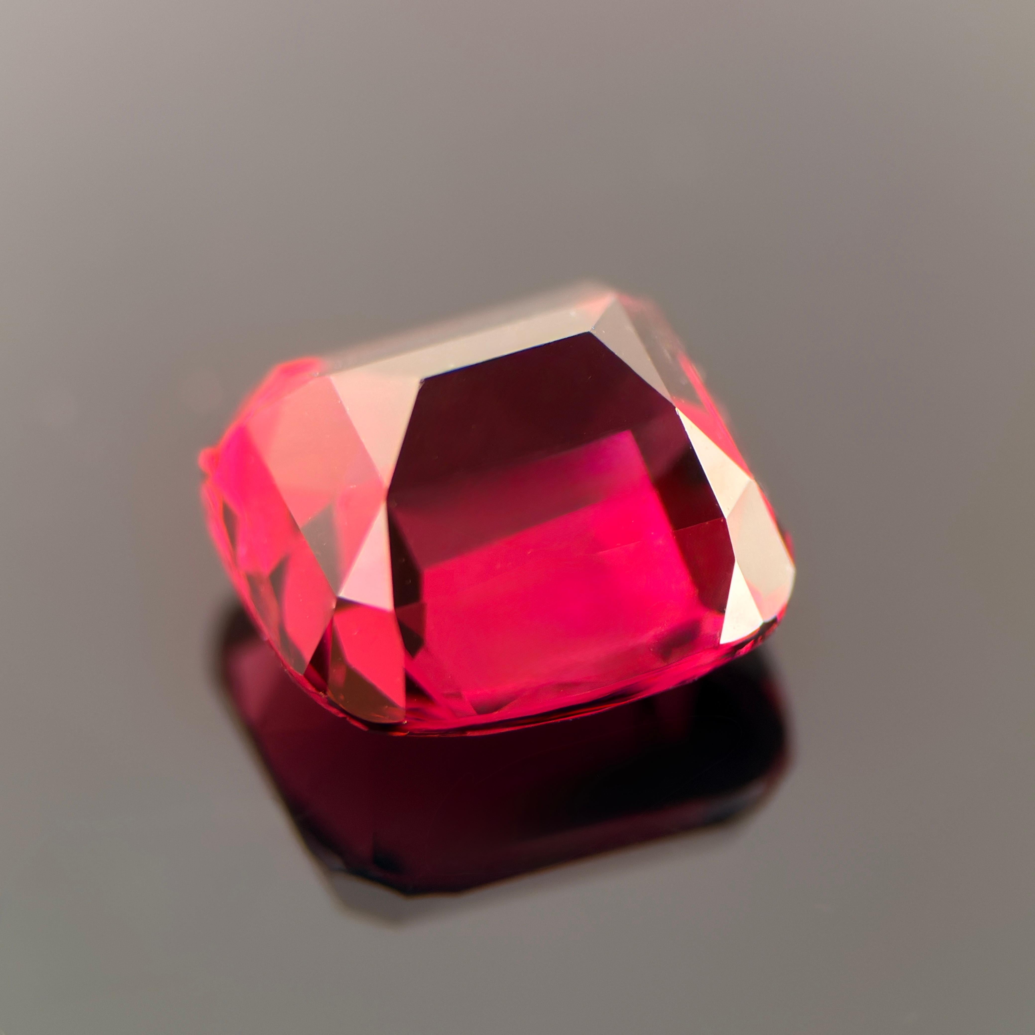 Grenat naturel de 5,18 carats - taille coussin rouge foncé avec un feu intense en vente 1