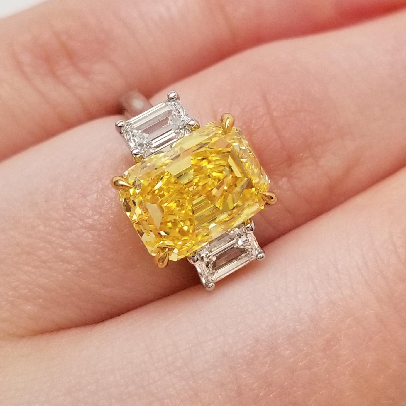 5.18 ct Emerald Cut Fancy Vivid Yellow Diamond 3 Stone Engagement Ring GIA 18k  In New Condition For Sale In New York, NY