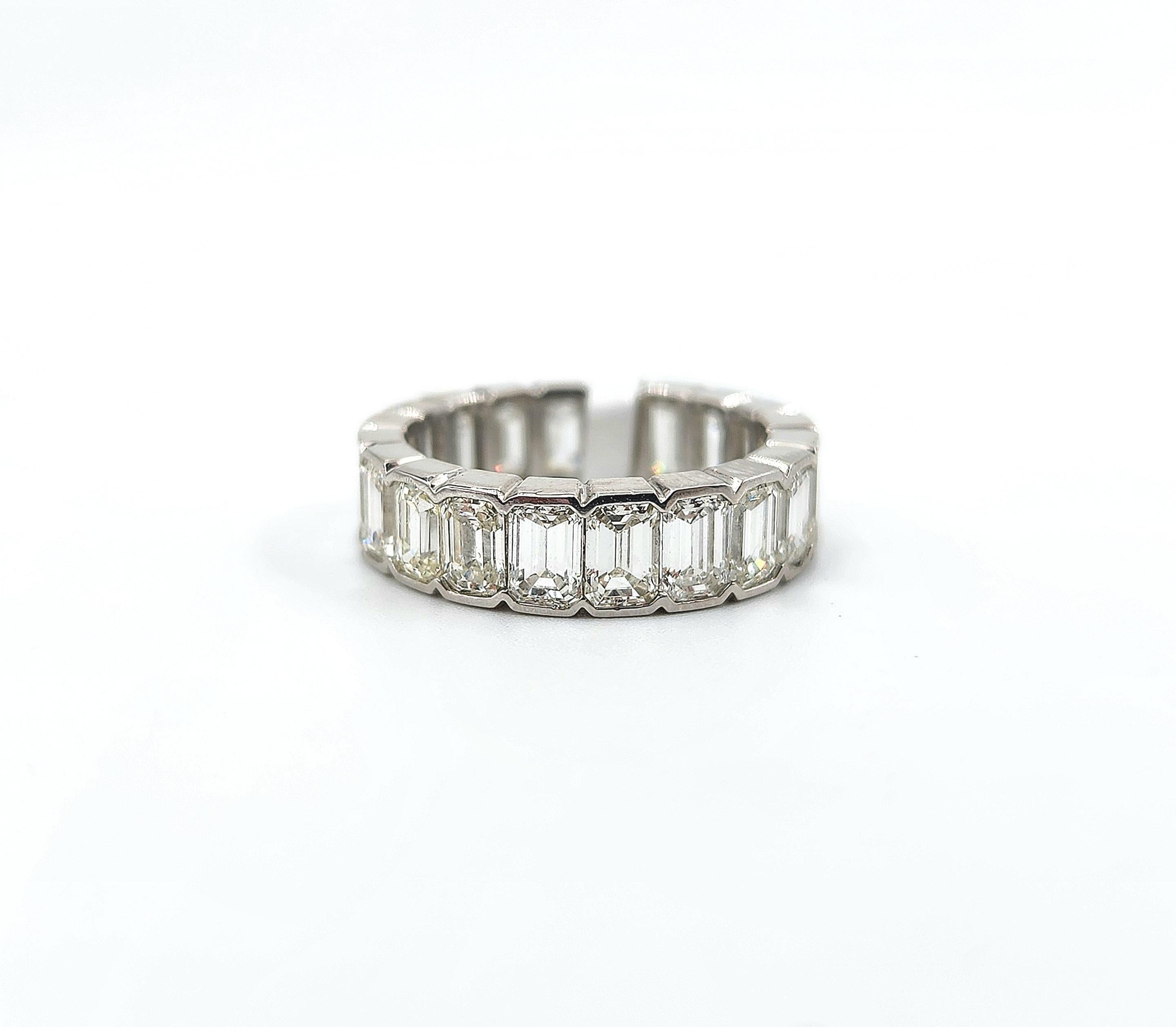 5,18 ct Smaragd Schliff Halb Lünette Set Diamant Eternity Ring im Angebot 2