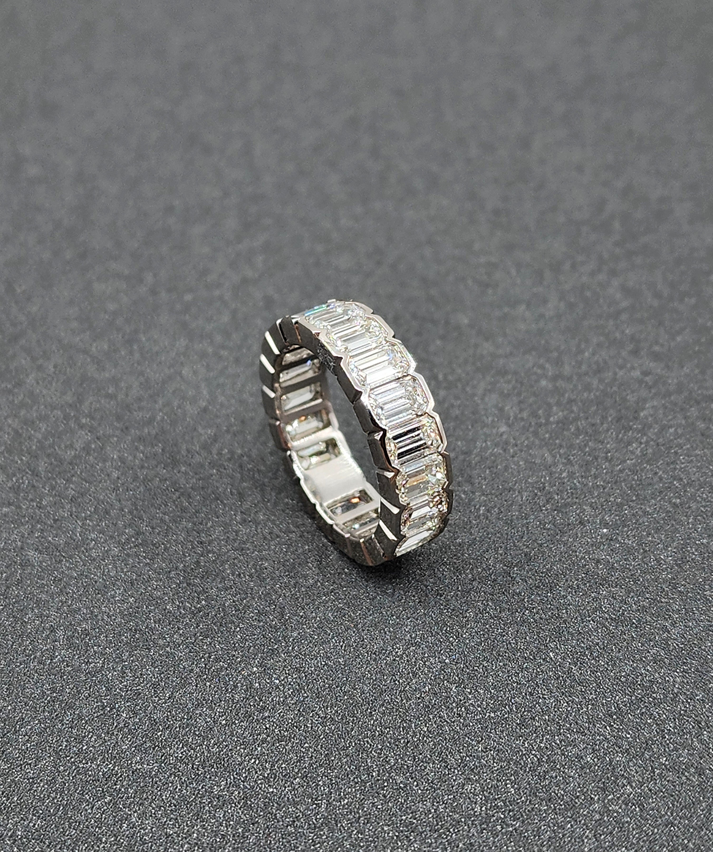 5,18 ct Smaragd Schliff Halb Lünette Set Diamant Eternity Ring