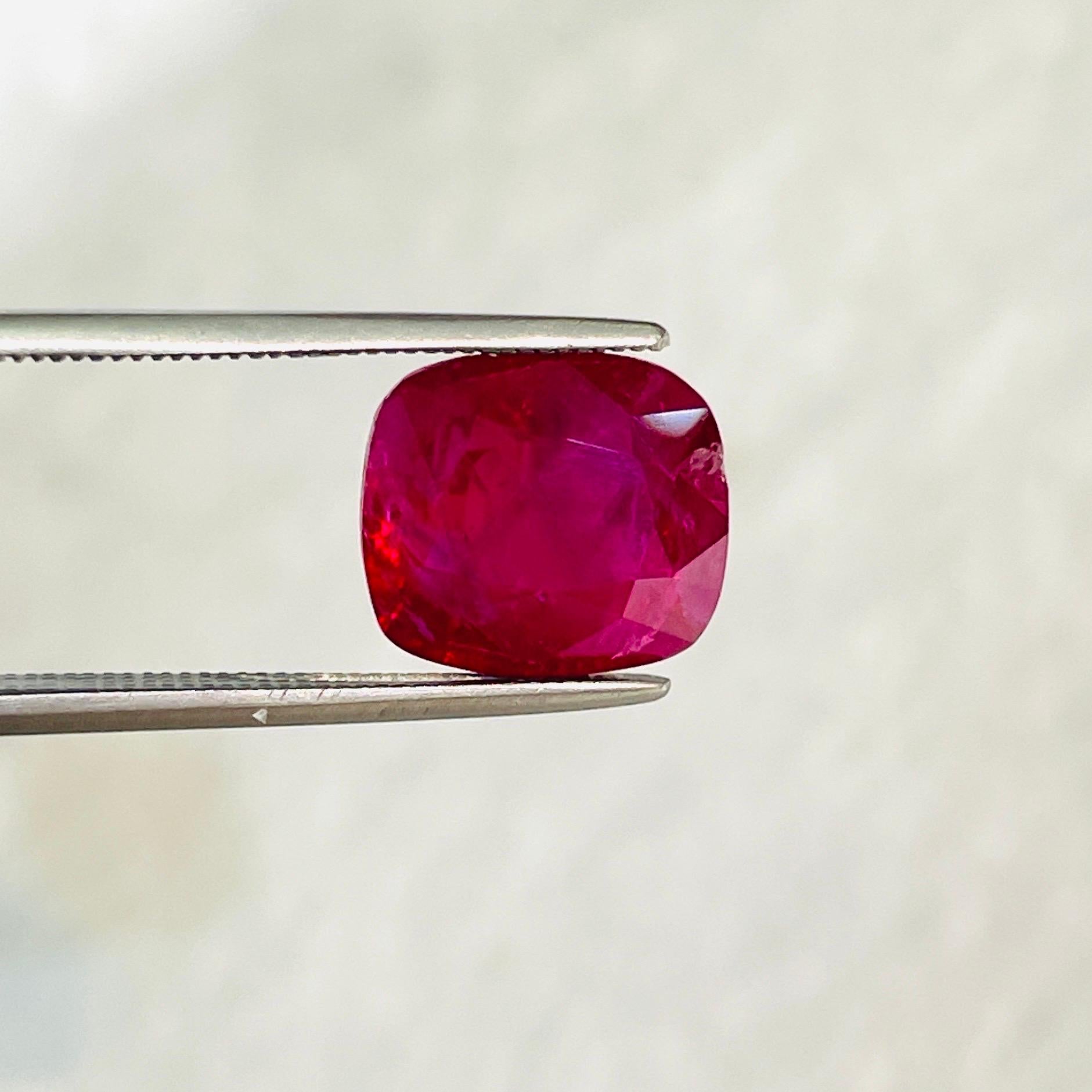 5.18 carati di rubino naturale di Burma Mogok non riscaldato Colore rosso vivo qualità occhi puliti in vendita 5