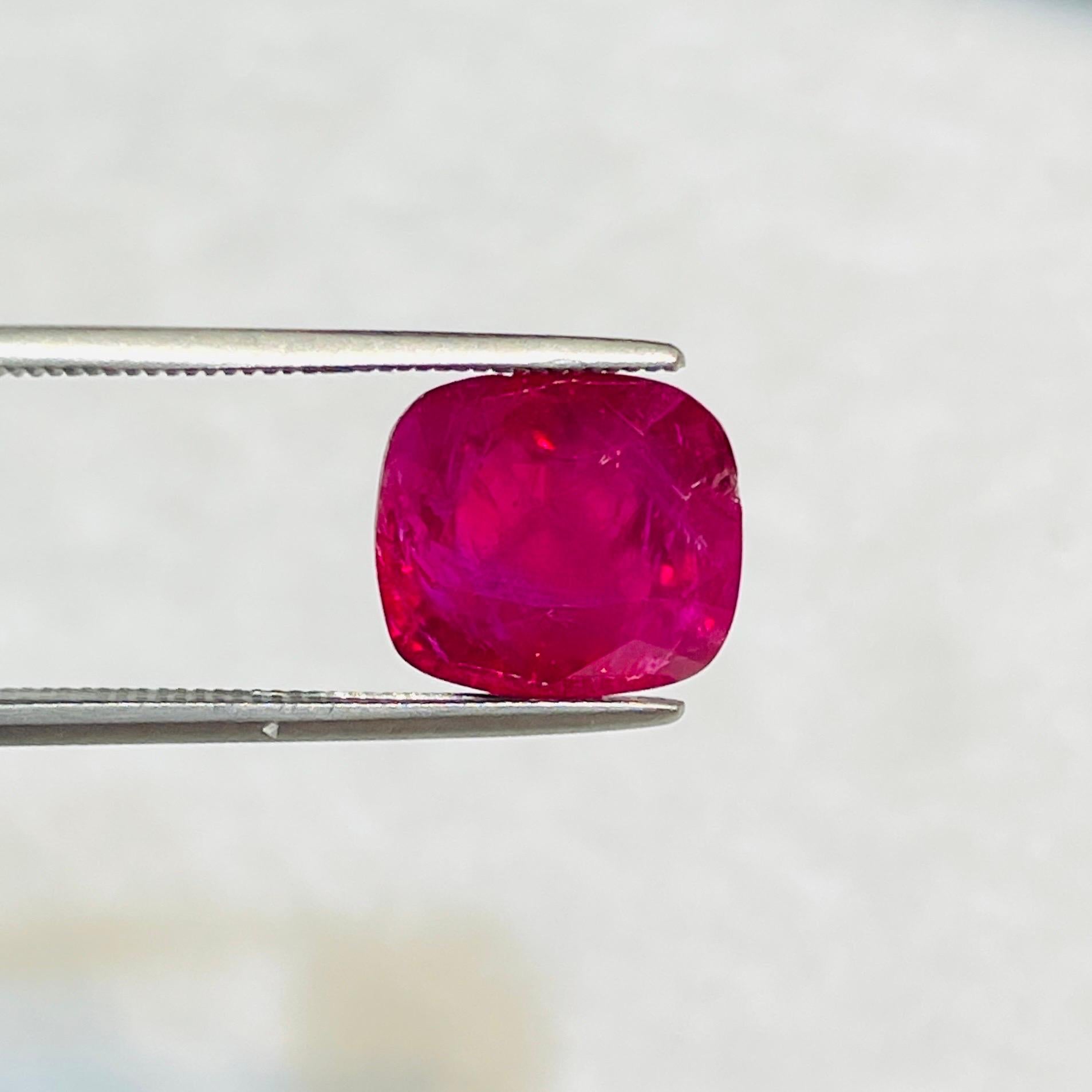 5.18 carati di rubino naturale di Burma Mogok non riscaldato Colore rosso vivo qualità occhi puliti in vendita 3