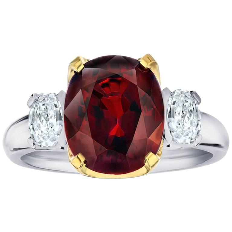 Bague en platine et or jaune 18 carats avec spinelle rouge coussin de 5,19 carats et diamants
