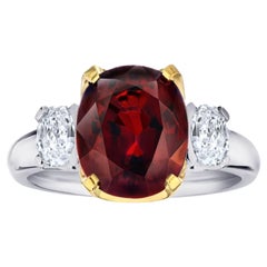 Anello da 5,19 carati con spinello rosso a cuscino e diamanti in platino e oro giallo 18 carati