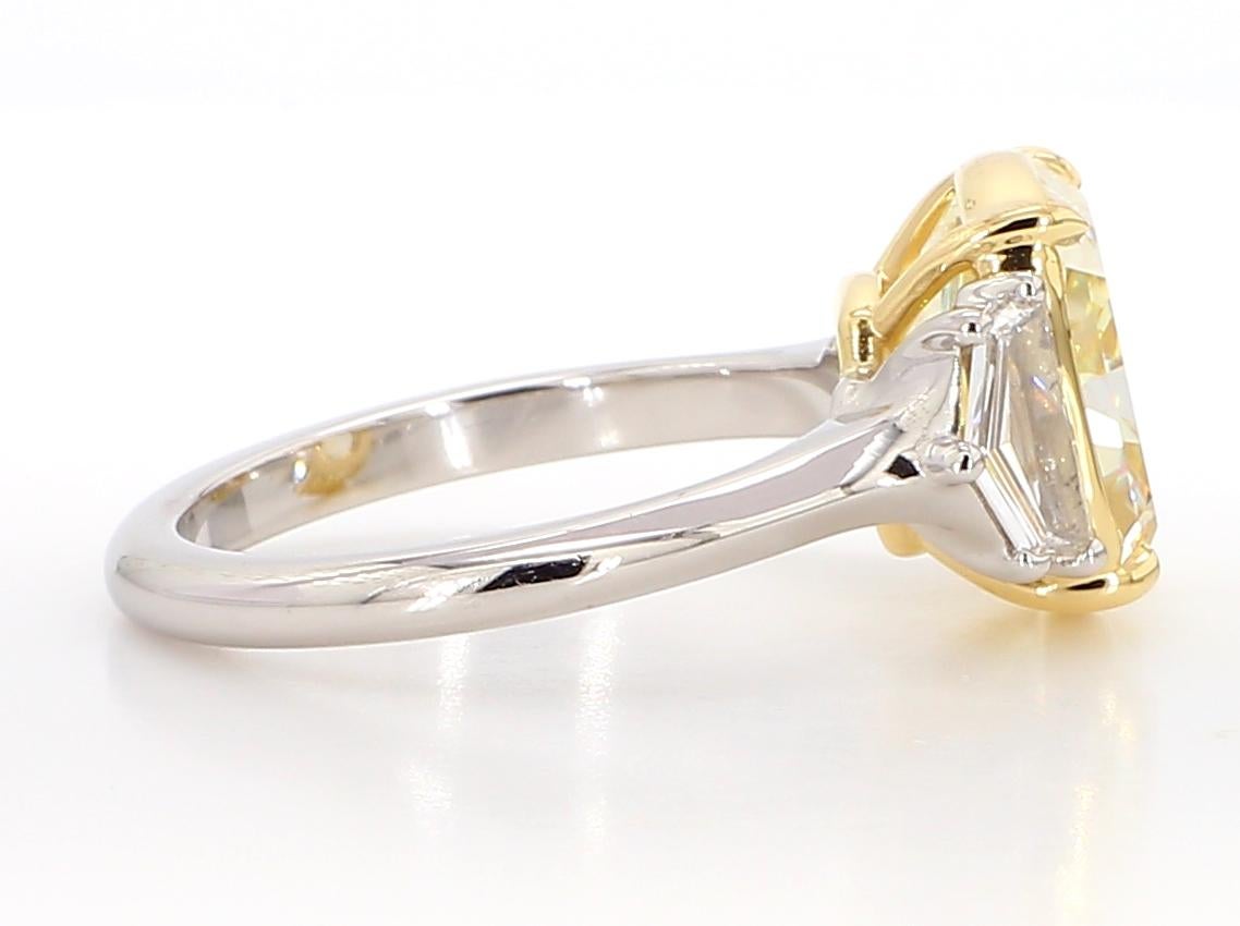 Verlobungsring mit 5,19 Karat hellgelbem Fancy-Diamant und drei Steinen, GIA-zertifiziert im Angebot 4