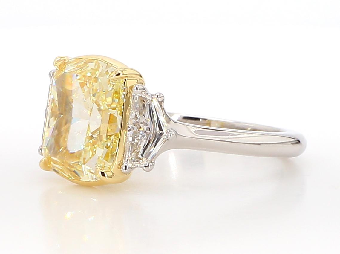 5.19 Carat Fancy Light Yellow Diamond Three-Stone Engagement Ring, GIA Certified In New Condition For Sale In New York, NY