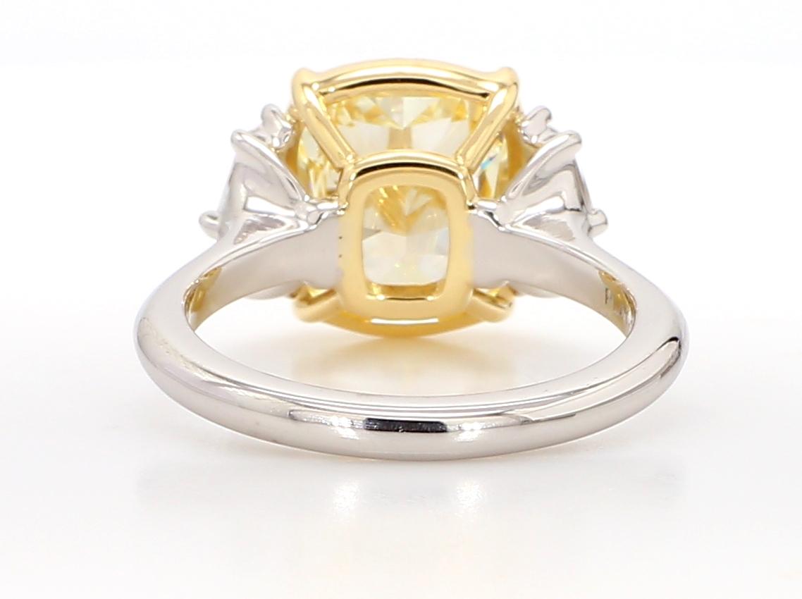 Verlobungsring mit 5,19 Karat hellgelbem Fancy-Diamant und drei Steinen, GIA-zertifiziert im Angebot 2