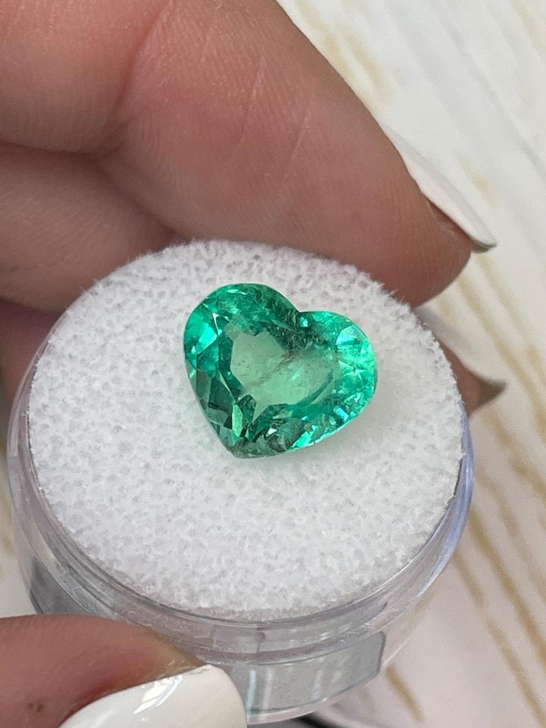 Modern 5.19 Carat Heart-Cut Colombian Emerald  Pastel Green Loose Natural Gemstone