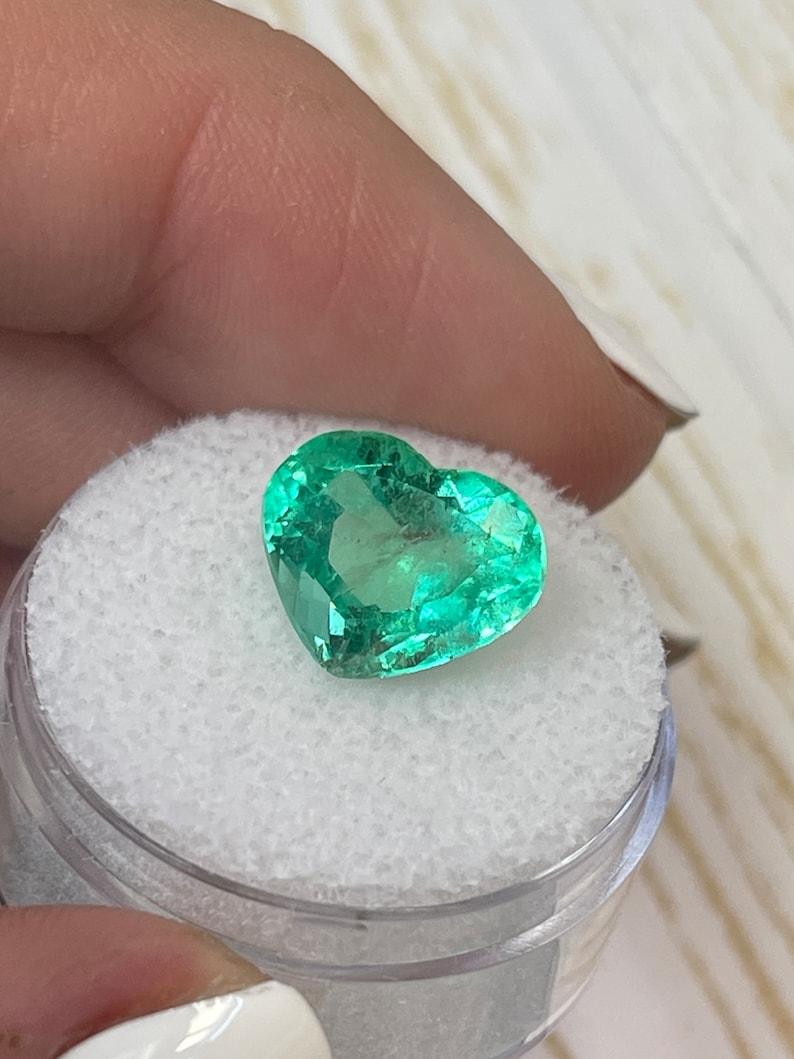Emerald Cut 5.19 Carat Heart-Cut Colombian Emerald  Pastel Green Loose Natural Gemstone