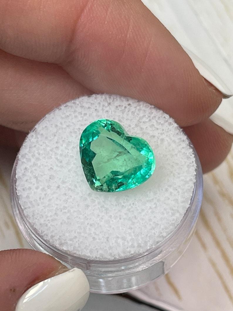 5.19 Carat Heart-Cut Colombian Emerald  Pastel Green Loose Natural Gemstone In New Condition In Jupiter, FL