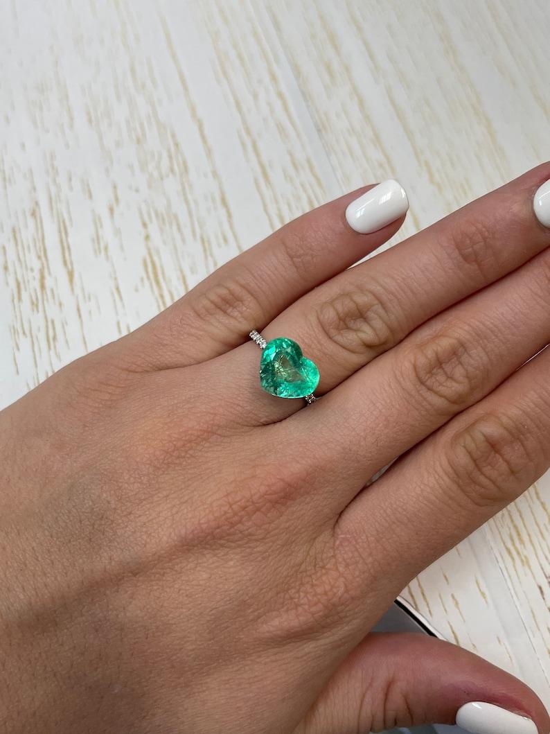 5.19 Carat Heart-Cut Colombian Emerald  Pastel Green Loose Natural Gemstone 1