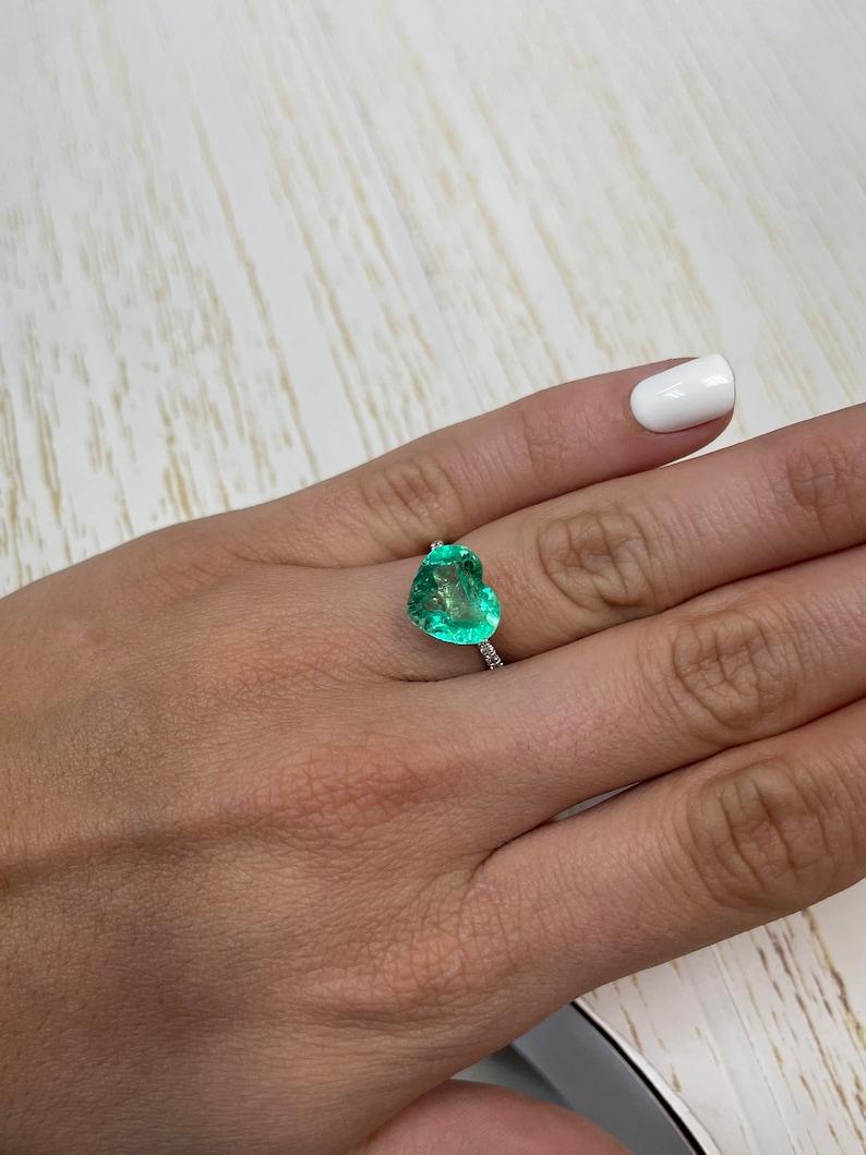 5.19 Carat Heart-Cut Colombian Emerald  Pastel Green Loose Natural Gemstone 2