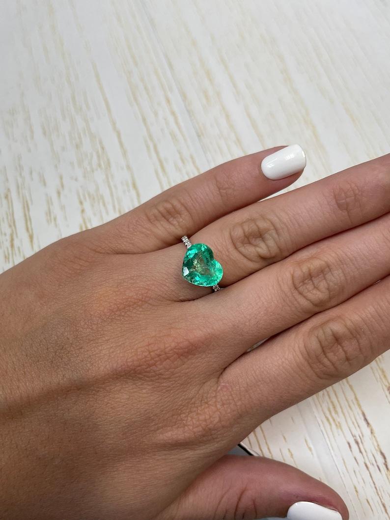 5.19 Carat Heart-Cut Colombian Emerald  Pastel Green Loose Natural Gemstone 3
