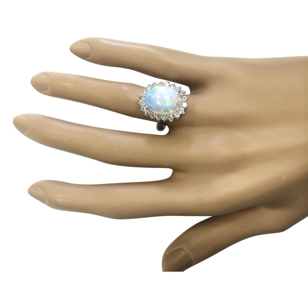 Natural Opal 14 Karat White Gold Diamond Ring In New Condition For Sale In Los Angeles, CA