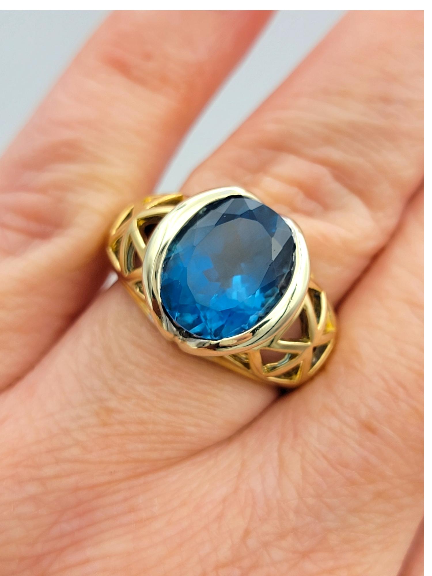 5,19 Karat Ovalschliff Schweizer Blautopas Ausschnitt Ring in zweifarbigem 14 Karat Gold im Angebot 5