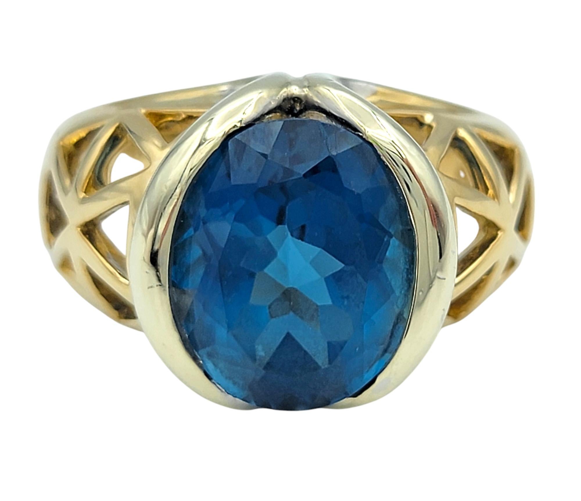 5,19 Karat Ovalschliff Schweizer Blautopas Ausschnitt Ring in zweifarbigem 14 Karat Gold im Zustand „Gut“ im Angebot in Scottsdale, AZ