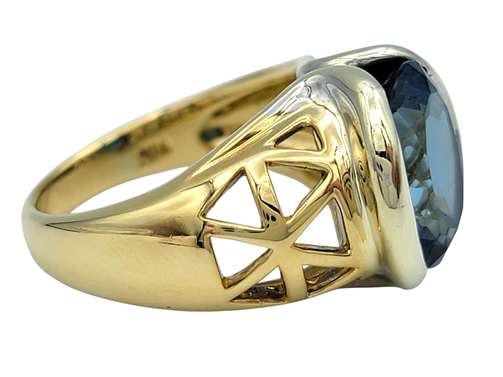 5,19 Karat Ovalschliff Schweizer Blautopas Ausschnitt Ring in zweifarbigem 14 Karat Gold Damen im Angebot