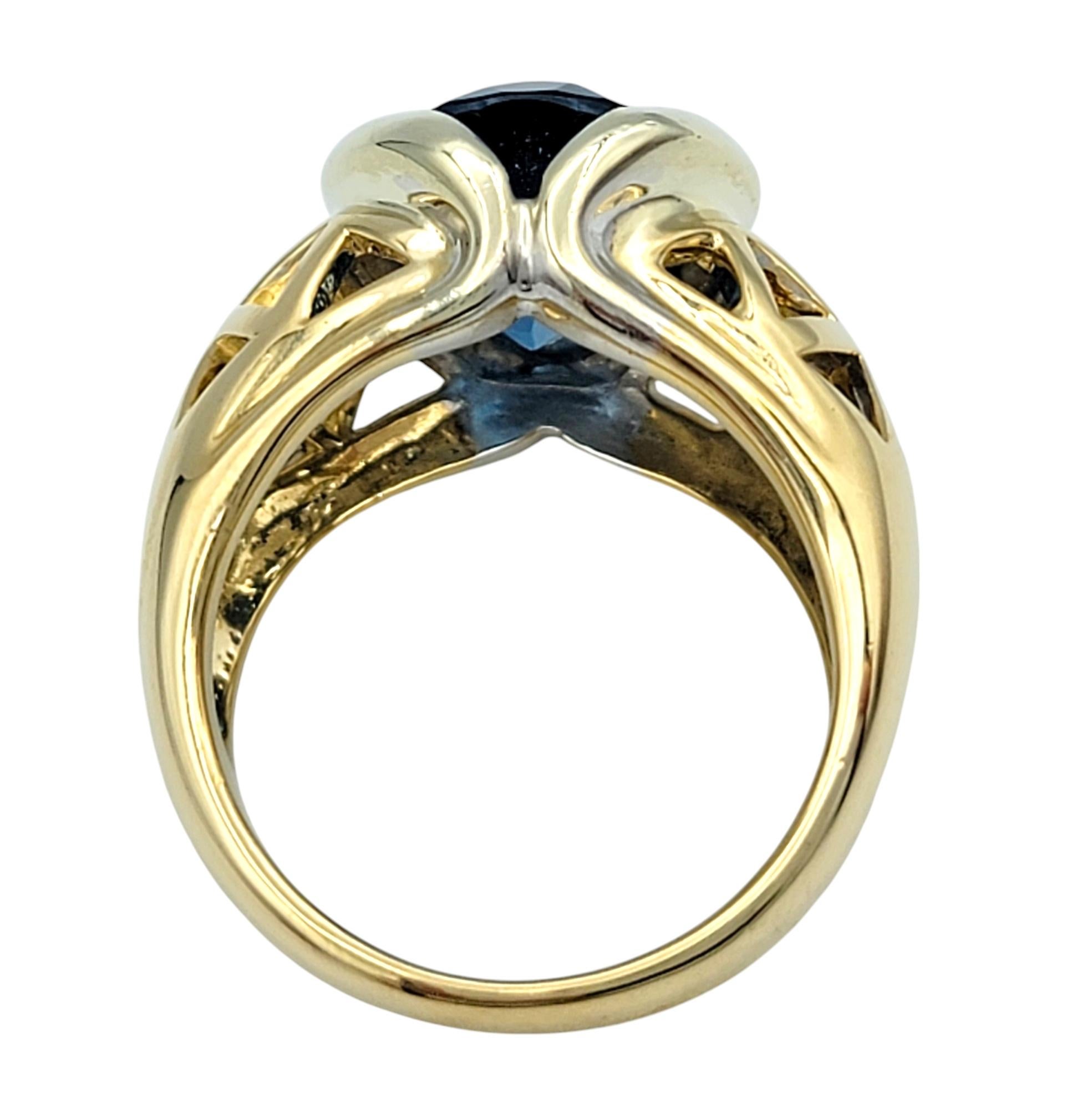 5,19 Karat Ovalschliff Schweizer Blautopas Ausschnitt Ring in zweifarbigem 14 Karat Gold im Angebot 1