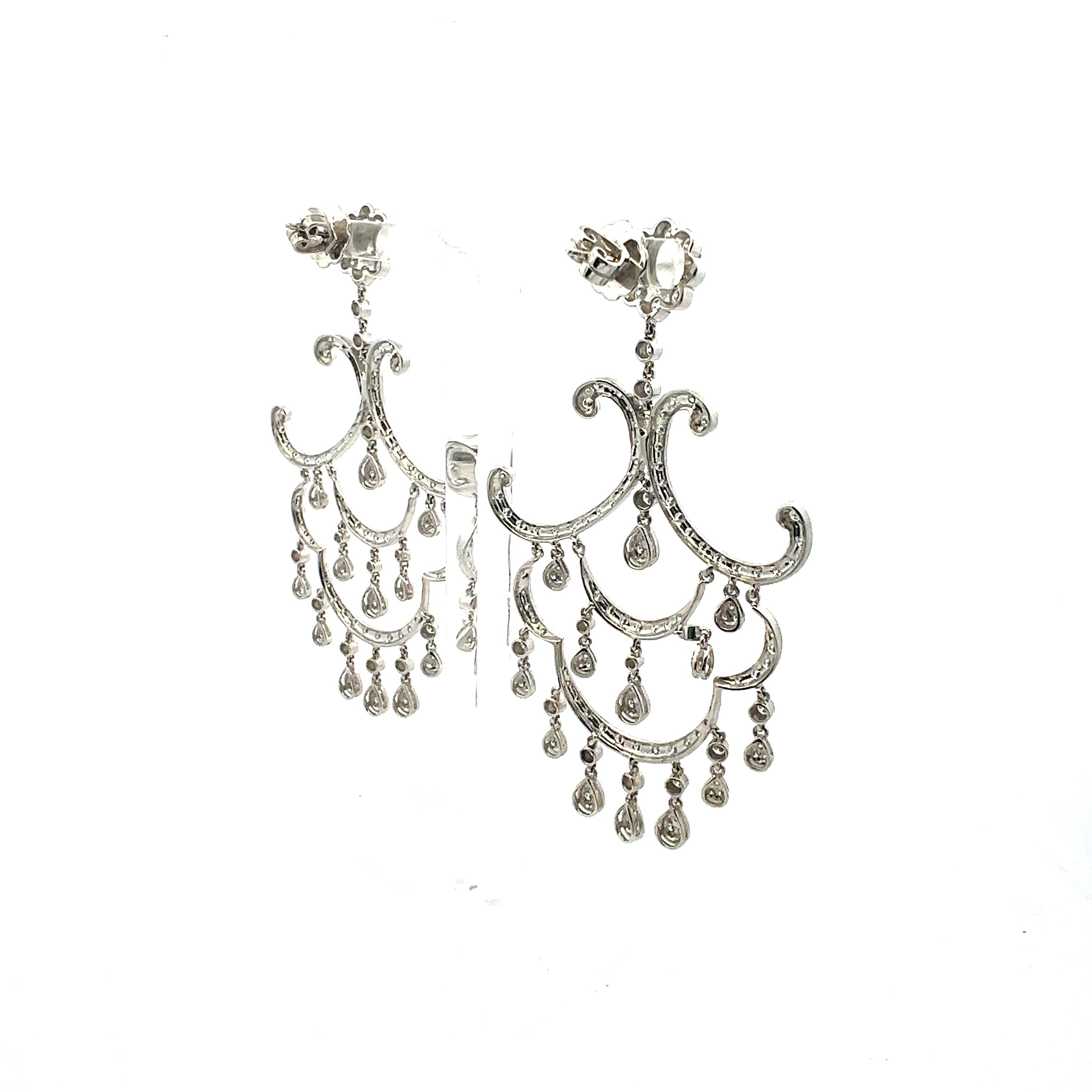 Taille brillant Boucles d'oreilles lustre en or blanc 18 carats avec diamants ronds brillants G VS2 de 5,19 carats en vente