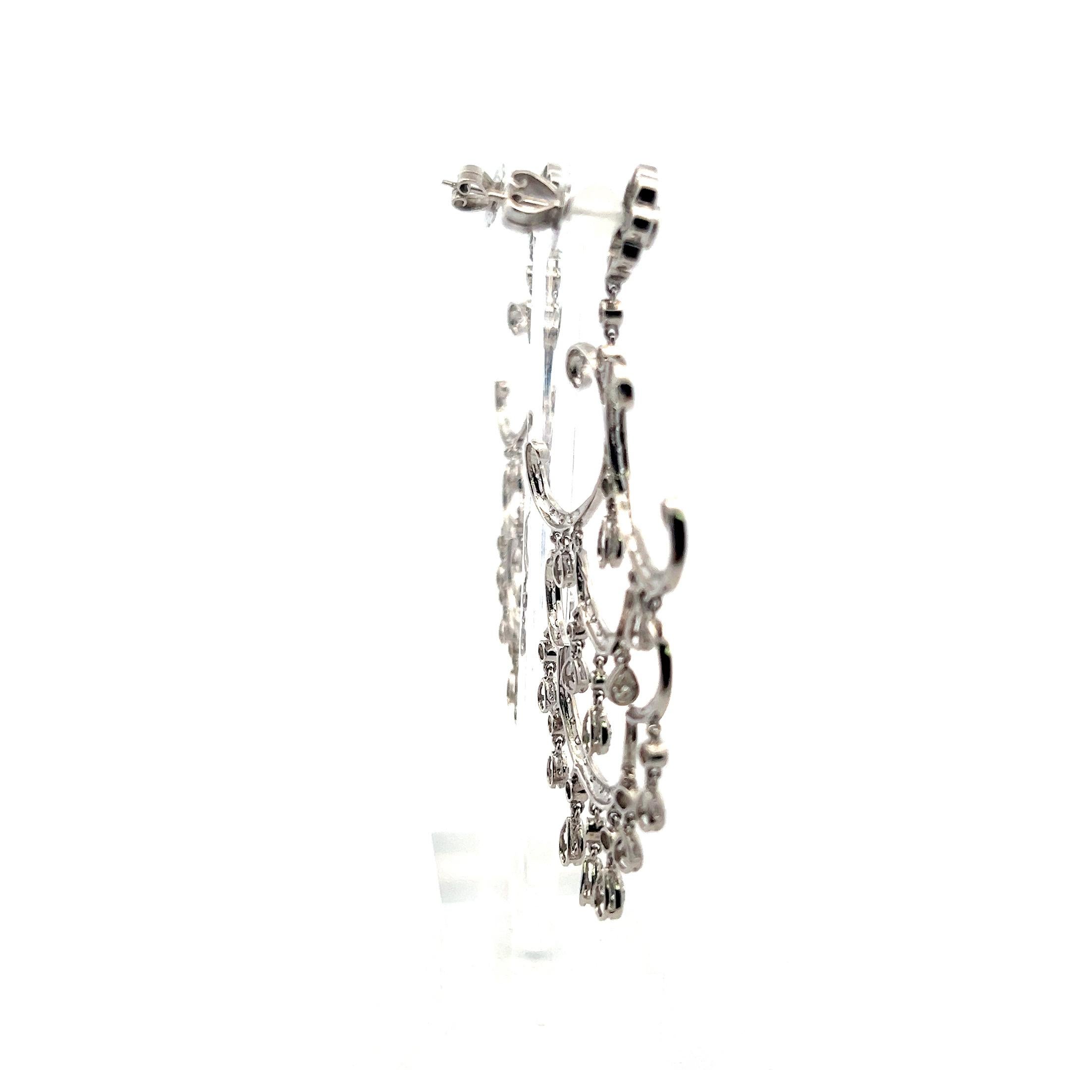 Boucles d'oreilles lustre en or blanc 18 carats avec diamants ronds brillants G VS2 de 5,19 carats Pour femmes en vente