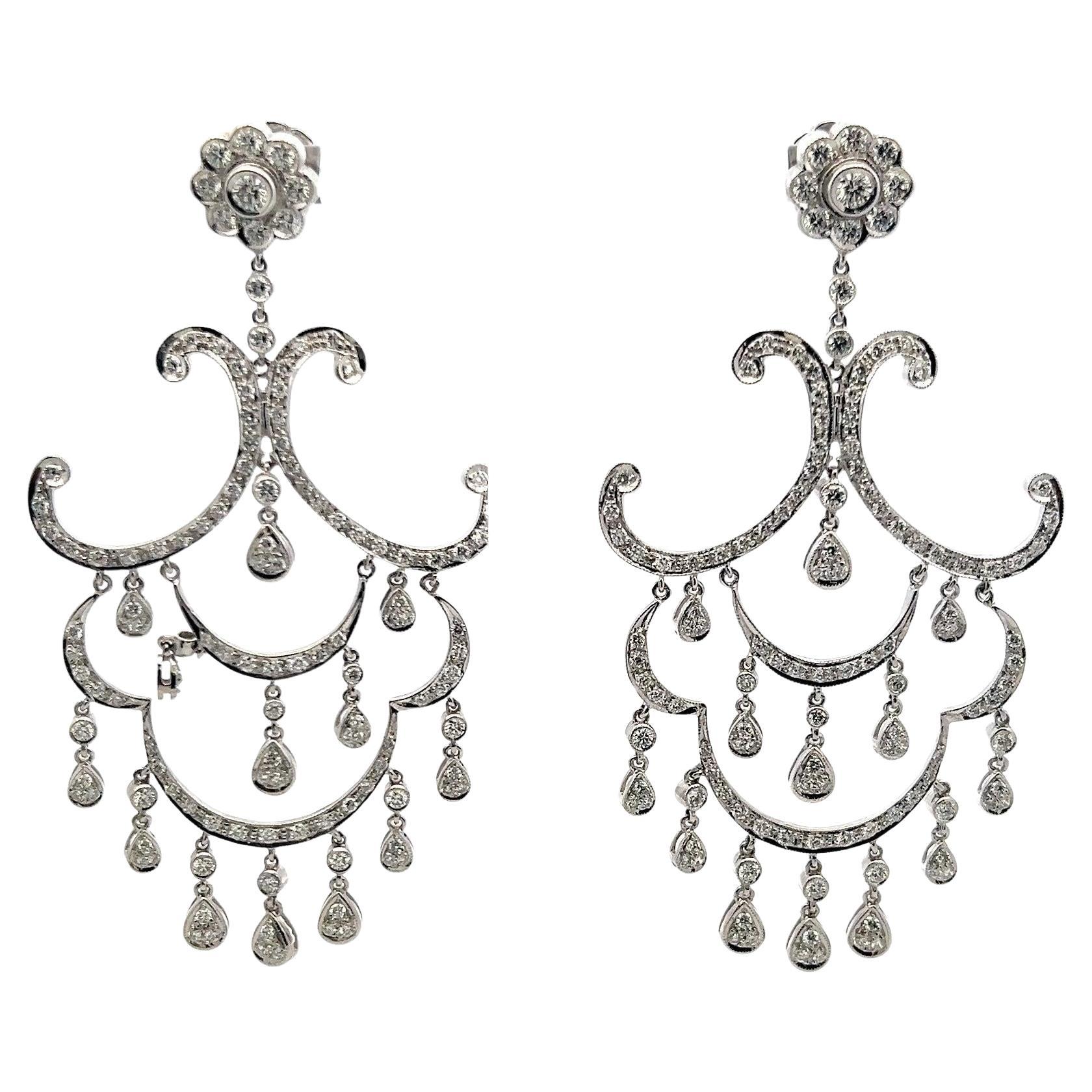 Boucles d'oreilles lustre en or blanc 18 carats avec diamants ronds brillants G VS2 de 5,19 carats