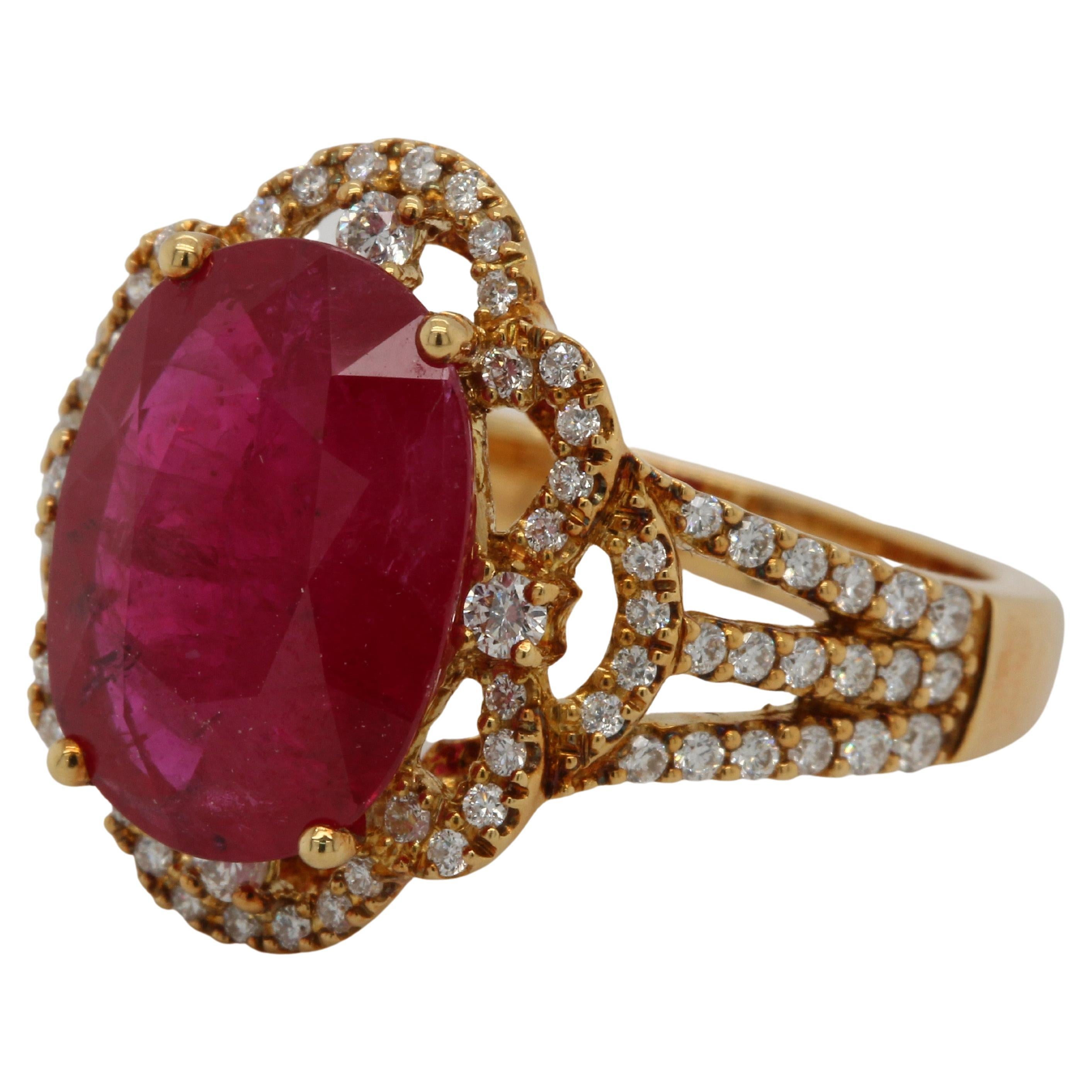 Bague en or 18 carats avec rubis et diamants de 5,19 carats Unisexe en vente