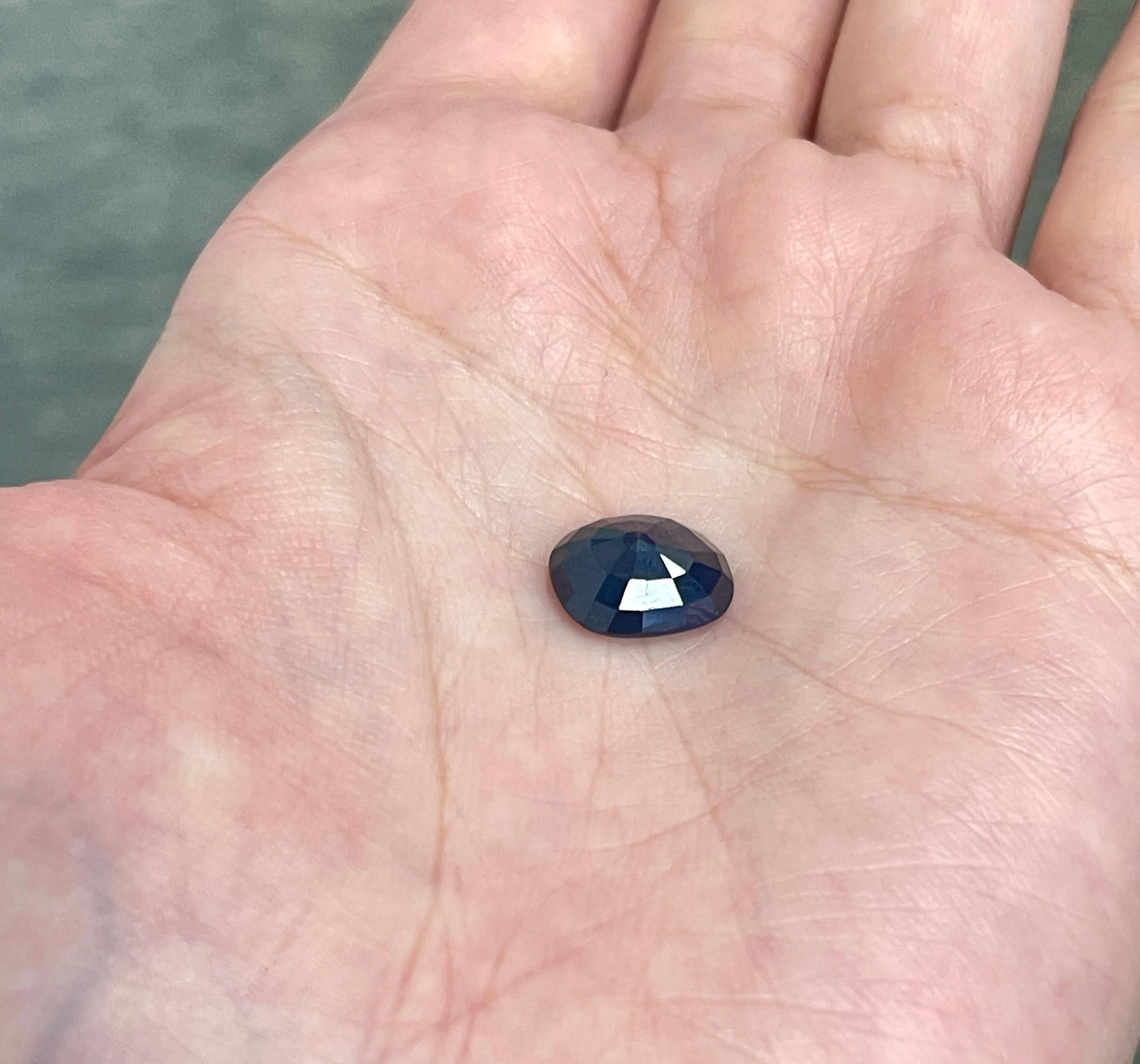 5.19 Carats Natural Heat Vivid Blue Radiant Cut Sapphire In New Condition For Sale In Great Neck, NY