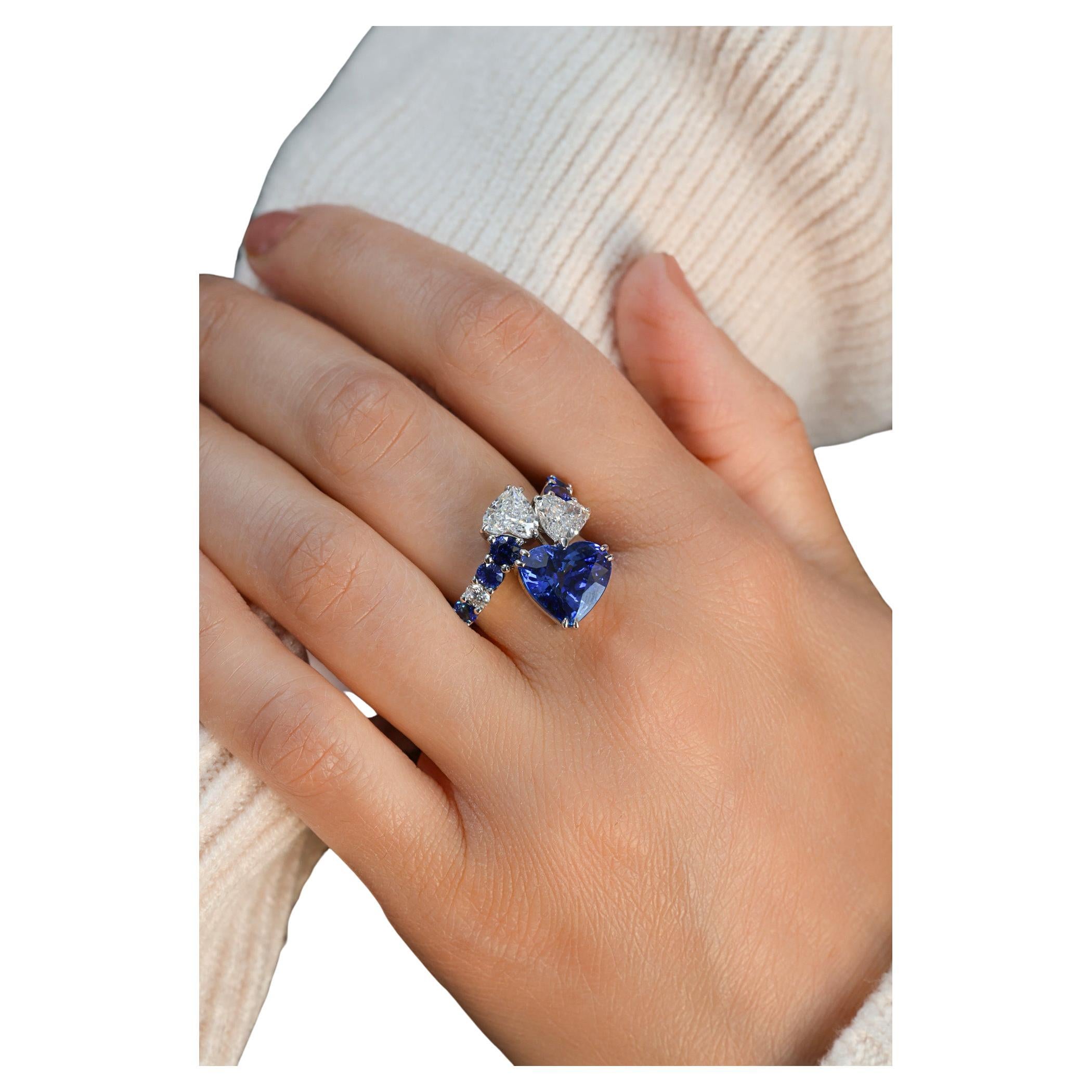 5.19 CT Sapphire Ring (Blue Color) For Sale