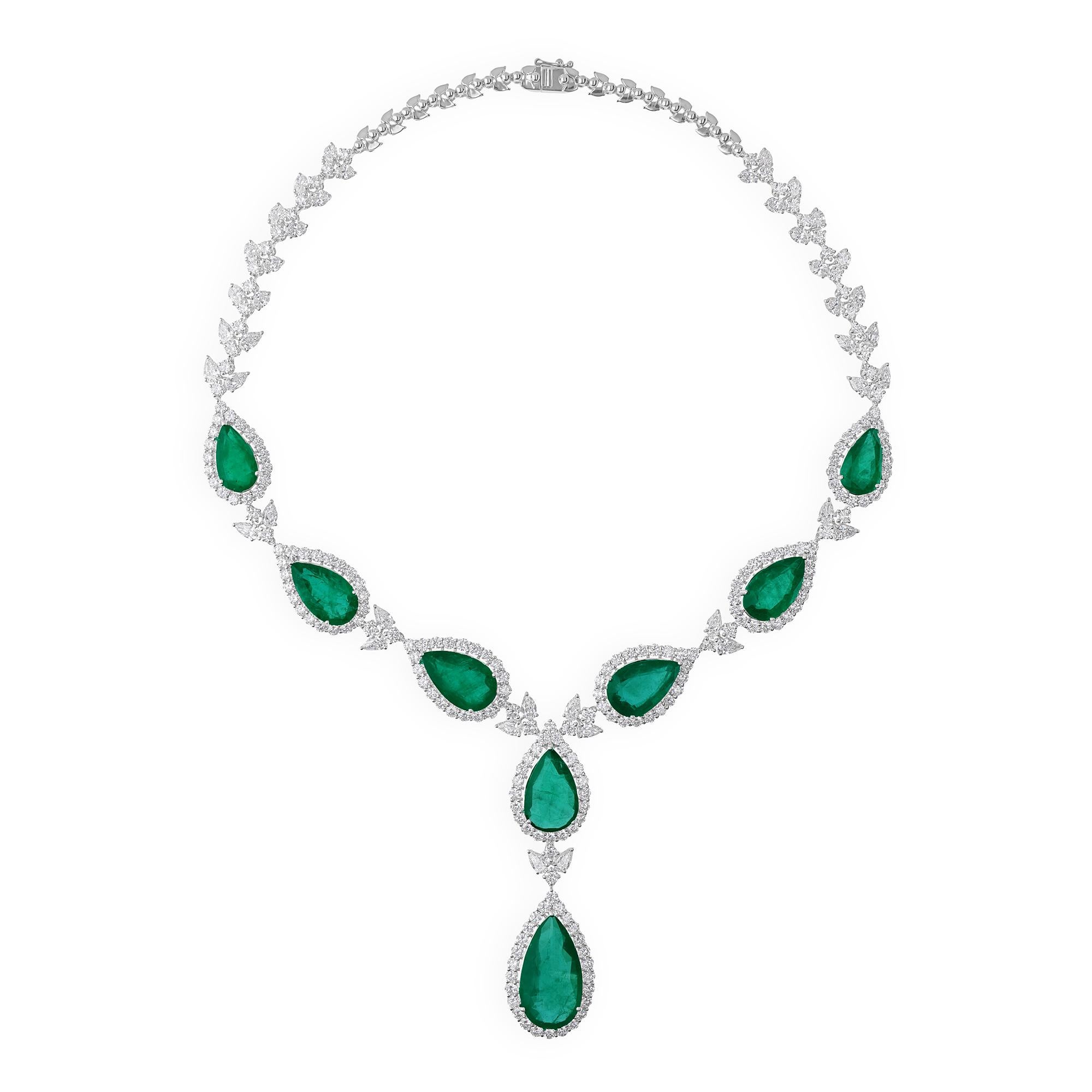 51.95Kt Sambischer Smaragd 23.26Kt Diamant Tropfen Hochzeit Halskette 18k Weißgold im Angebot