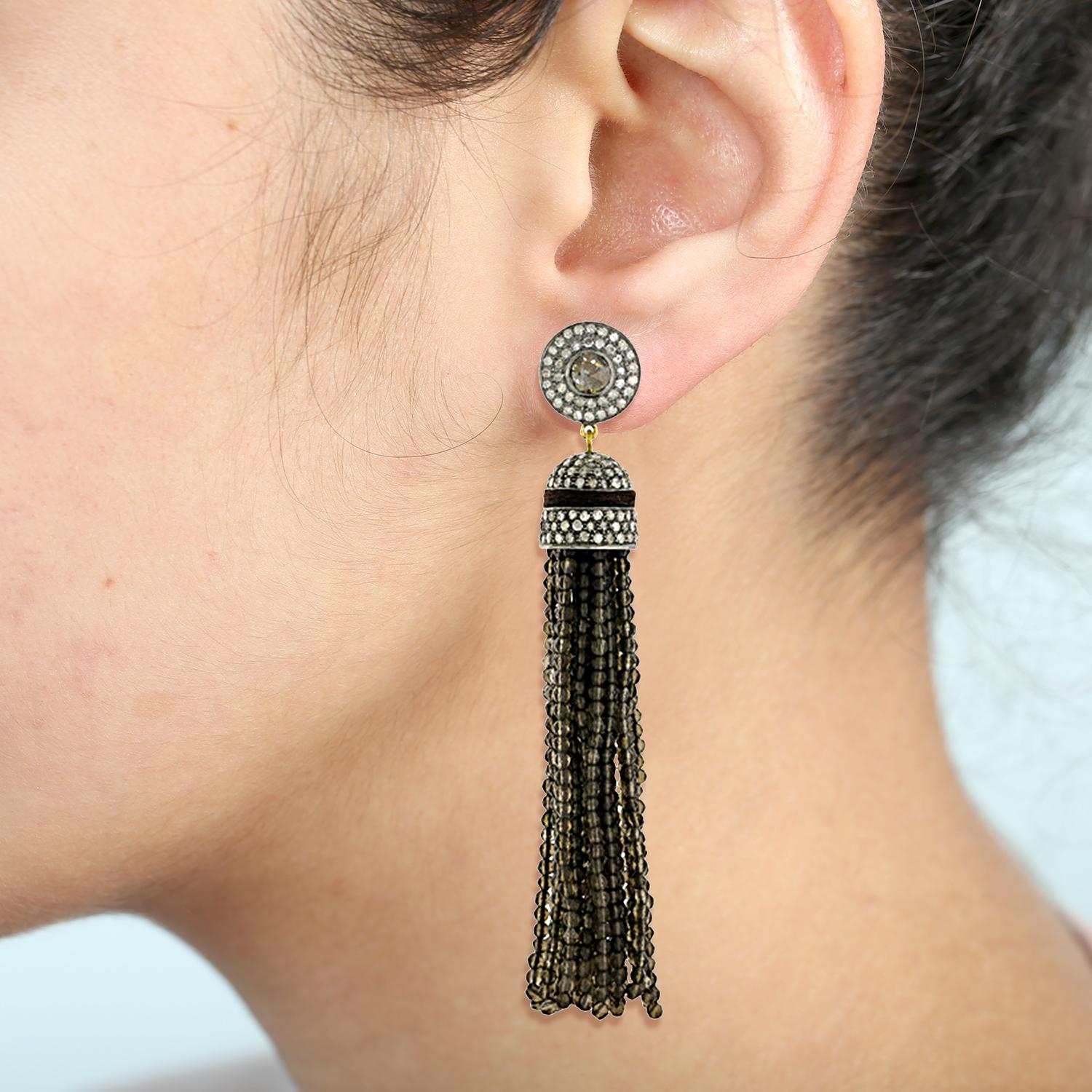 L'incantevole orecchino con diamante e quarzo marrone da 5,19 carati in oro e argento è casual ed elegante.

Oro 18kt: 1,89 g
Diamante: 5,19cts
Argento: 13,86 g.
Quarzo: 84,62 carati
