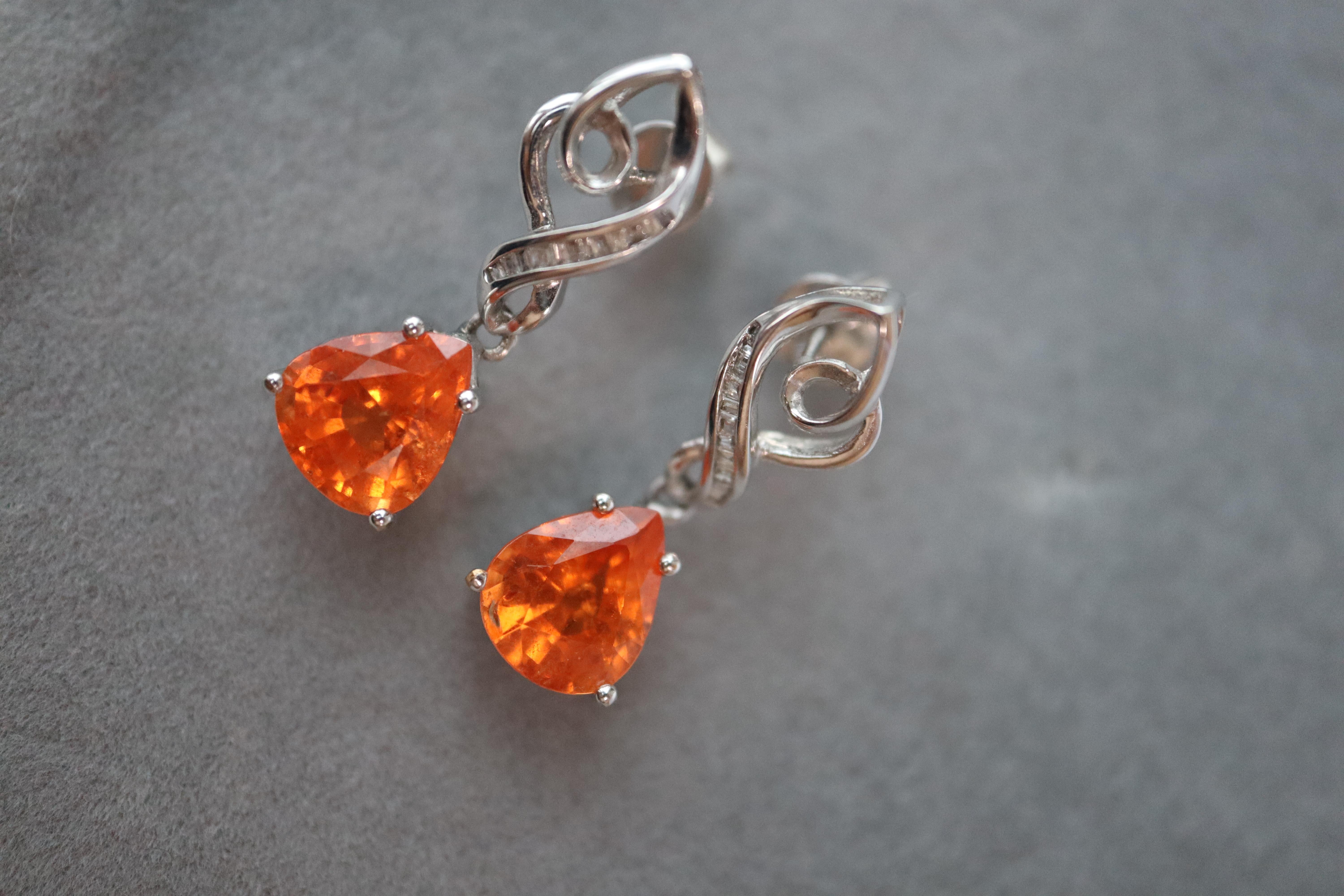 Art Deco 5.1Ct Spessartine Garnet and 0.12Ct Natural Diamond Earring in 18k gold For Sale