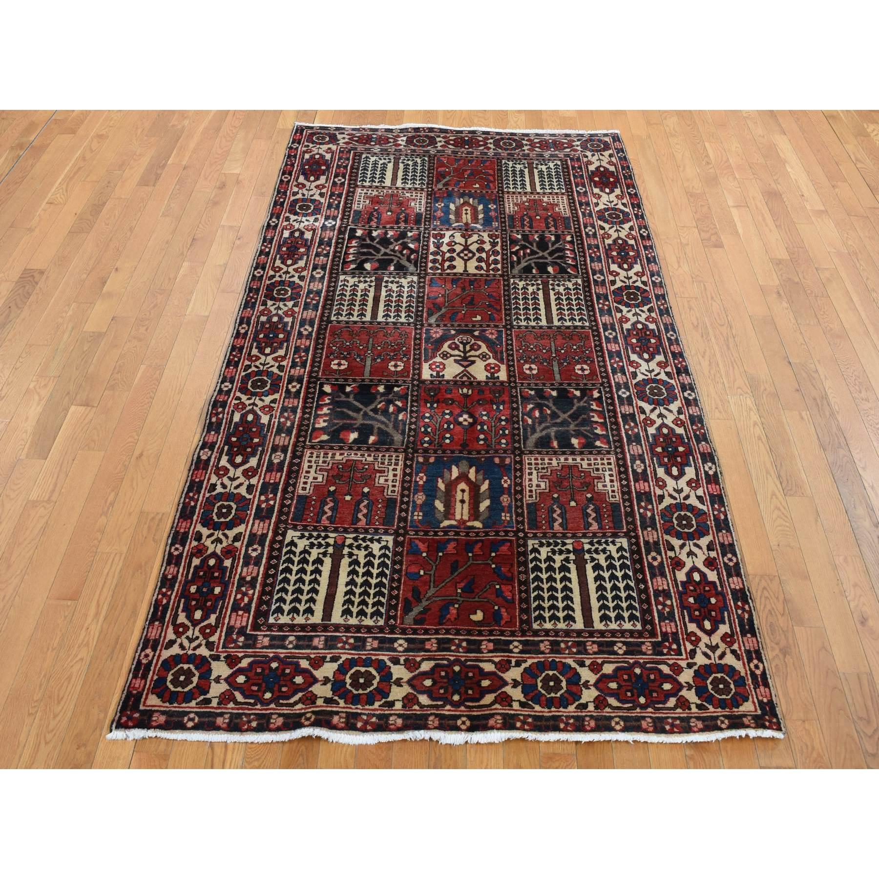 Rojo Carmesí, Bakhtiari Block Garden Design, Anudada a Mano, Lana Pura, Alfombra Oriental
Materiales primarios: Lana
Látex: Sin pelo 
altura: 0,25 Pulgadas
Estilo: Tradicional
Color principal: Rojo
Colores secundarios: Color crema, marrón, azul