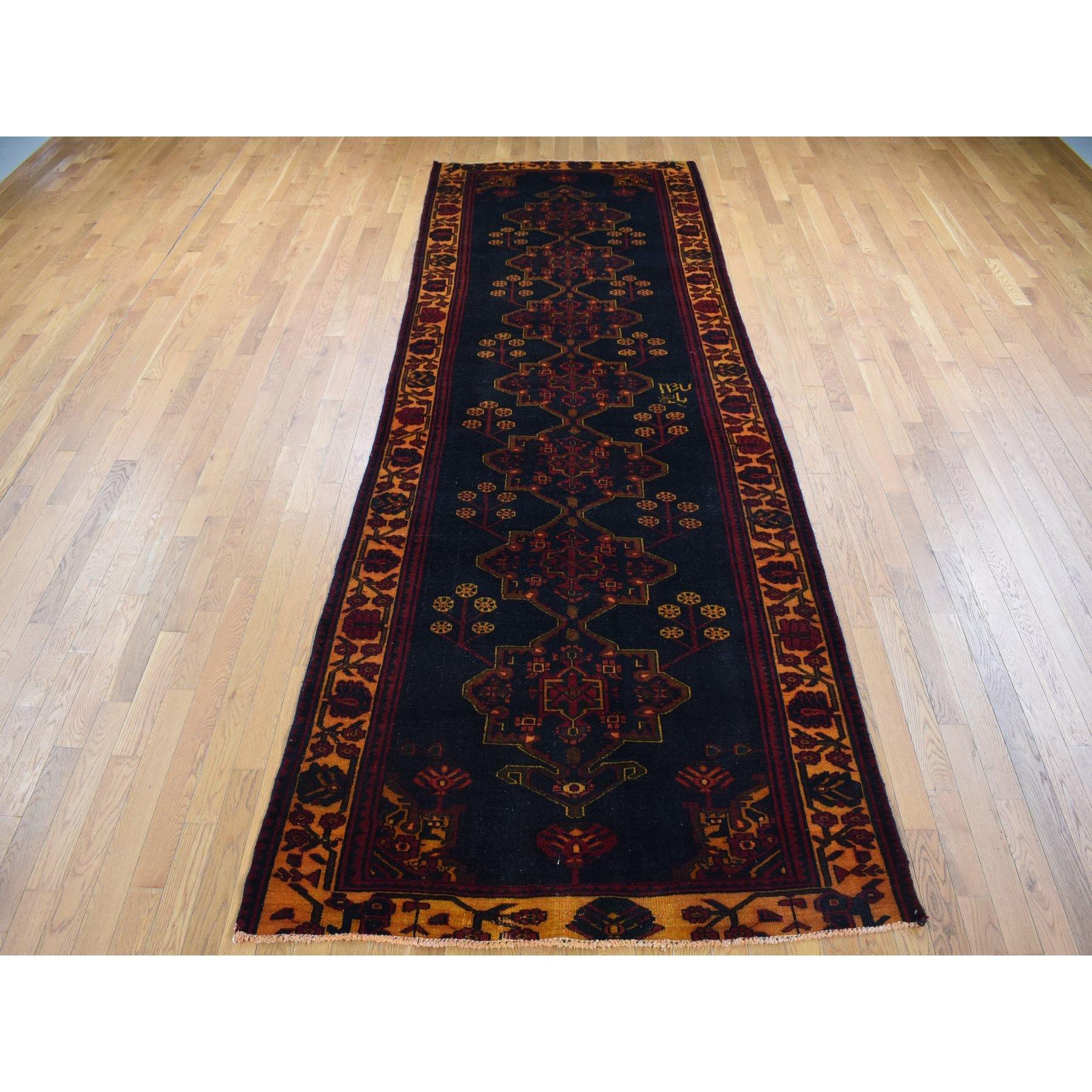 Tappeto orientale vintage persiano Bakhtiari, annodato a mano in pura lana, con ampio runner, blu notte sovratinto
Materiali primari: Lana
Lattice: No
Altezza del mucchio: 0.25 pollici
Stile: Di transizione
Colore primario: Blu
Colori secondari: