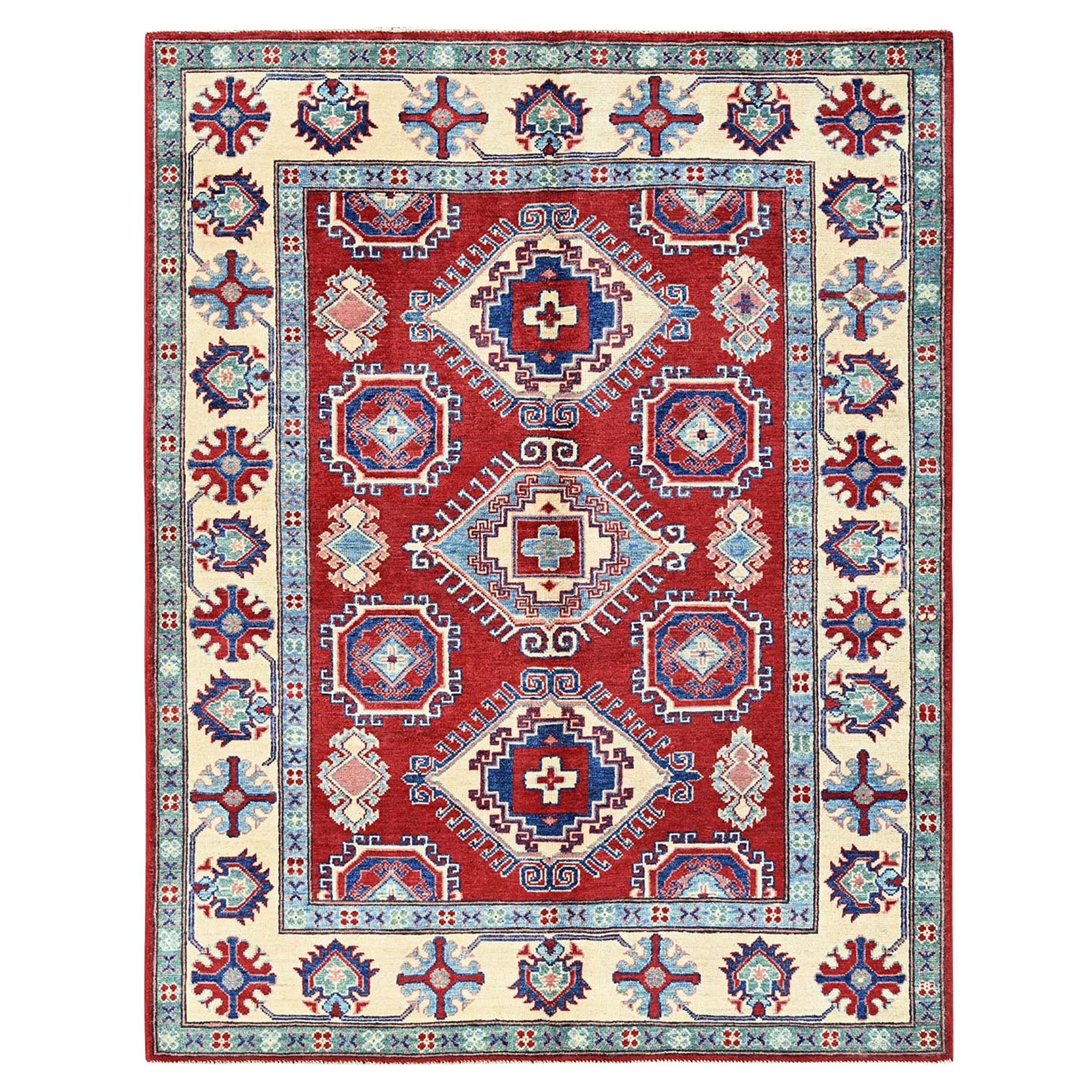 5'1 "x6'9" Berry Red Hand Knots Rug Kazak with Tribal Motifs Soft Wool Tapis d'Orient en vente
