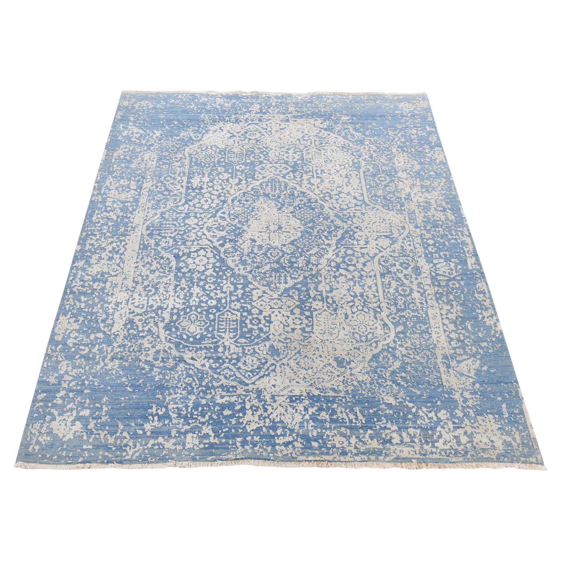 5'1"x7' Blauer handgeknüpfter Teppich aus Wolle und reiner Seide im persischen Design in Broken-Design