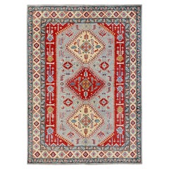 5'1 "x7' Gris et rouge Kazak avec design géométrique Tapis en laine douce noué à la main